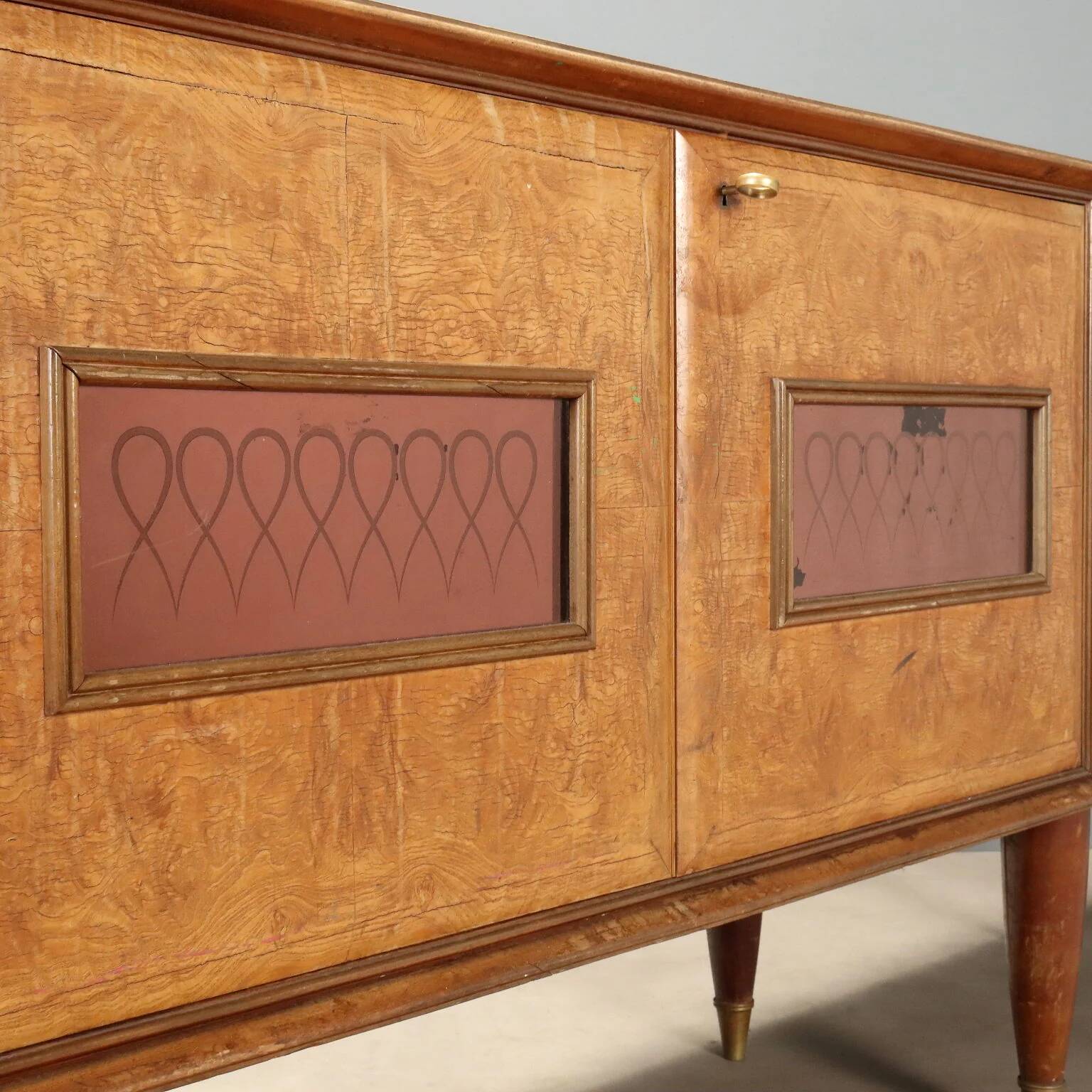 Buffet en loupe de bois des années 1950