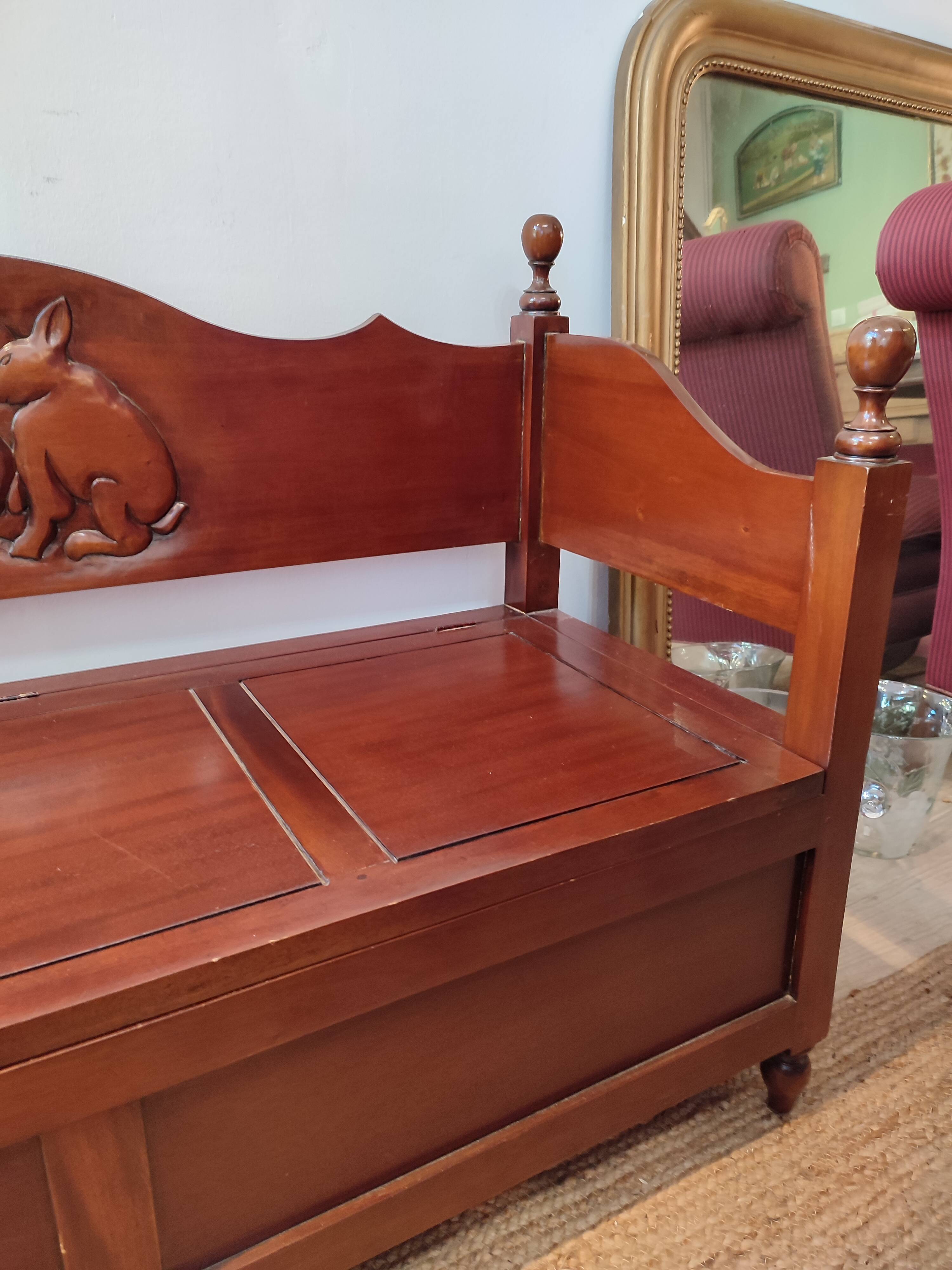 Rabbit chest bench