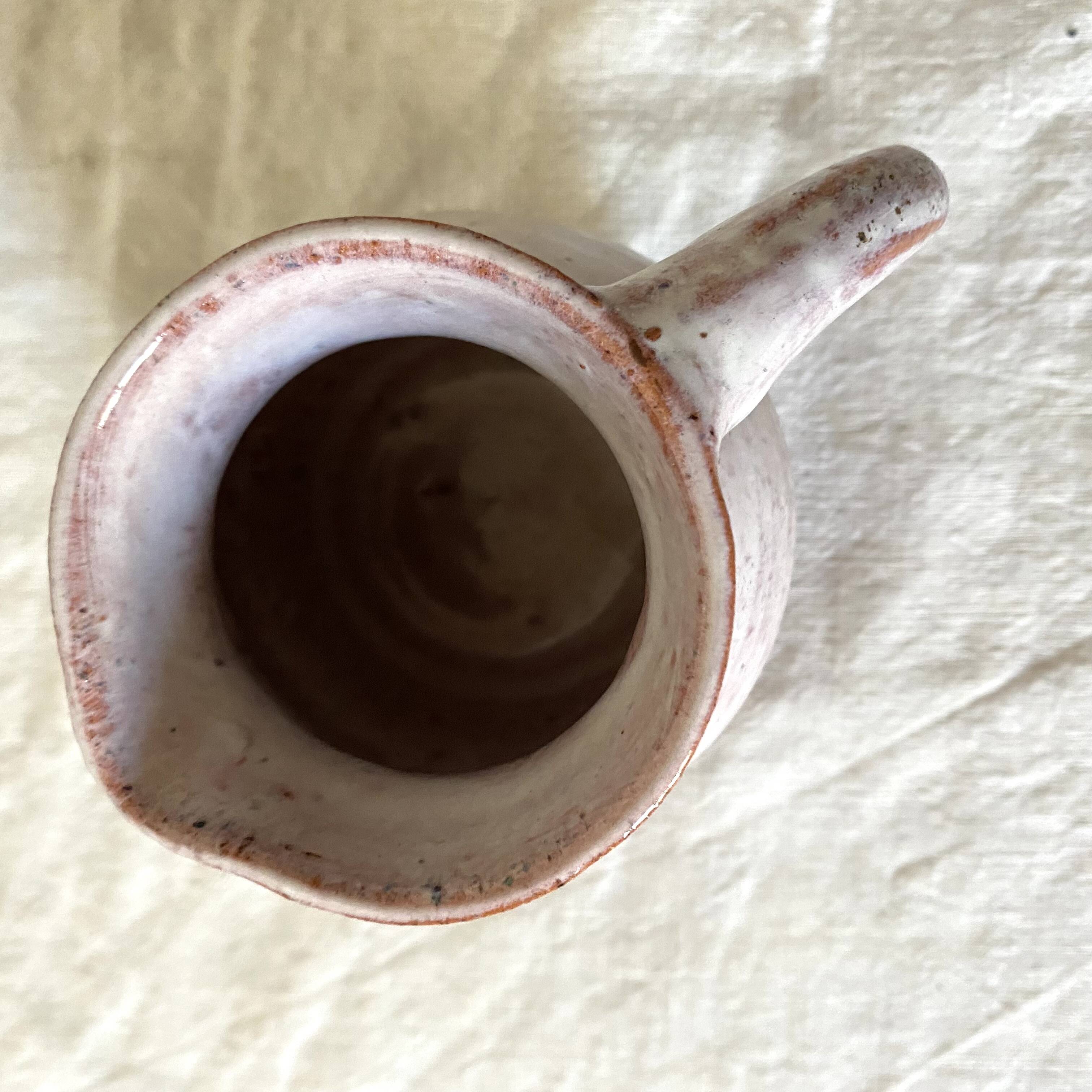 Terracotta pitcher, Nesmy pottery