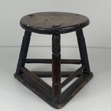 Tabouret tripode en bois ancien pour couteliers, bijoutiers et ouvriers