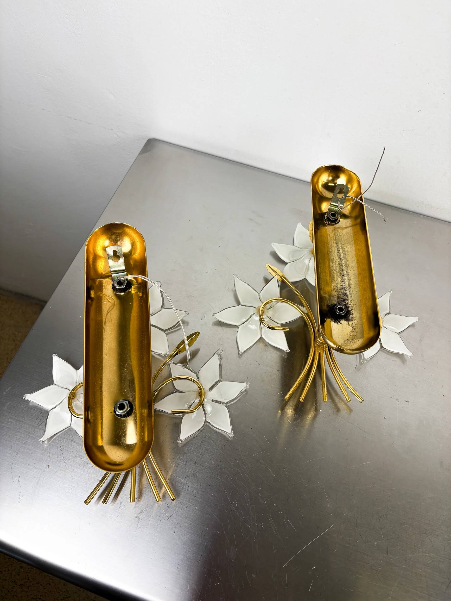 Pair of hibiscus floral sconces, Murano glass, Italy, 1970s
