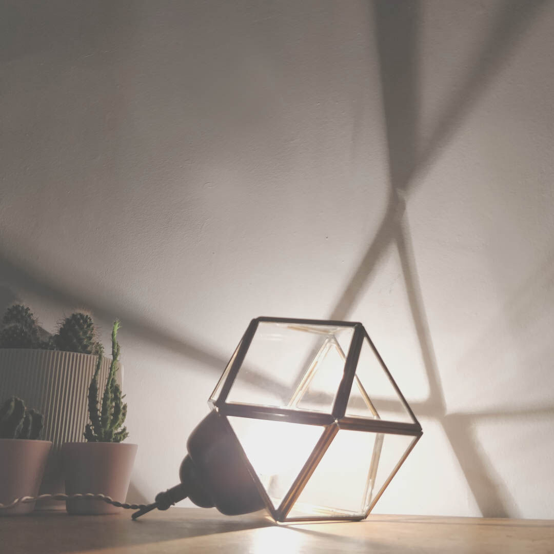 Brass polygon lamp