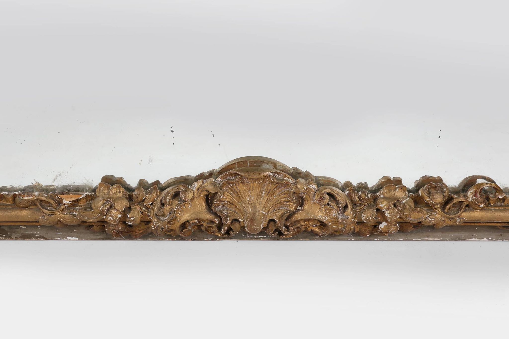 Grand miroir de cheminée baroque en bois doré, France vers 1800