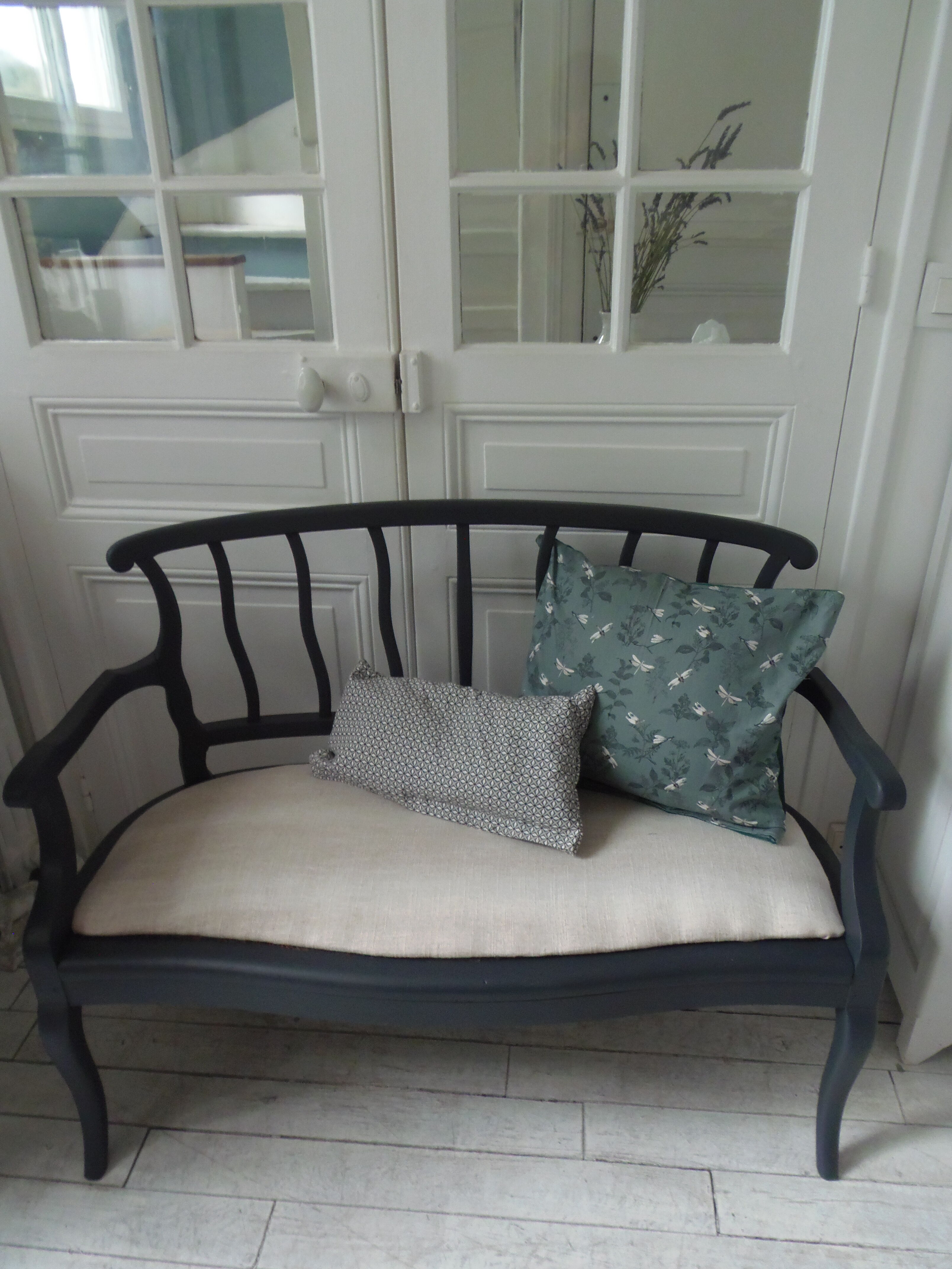 Old bench slate gray waxed finish, seat composed of a cake