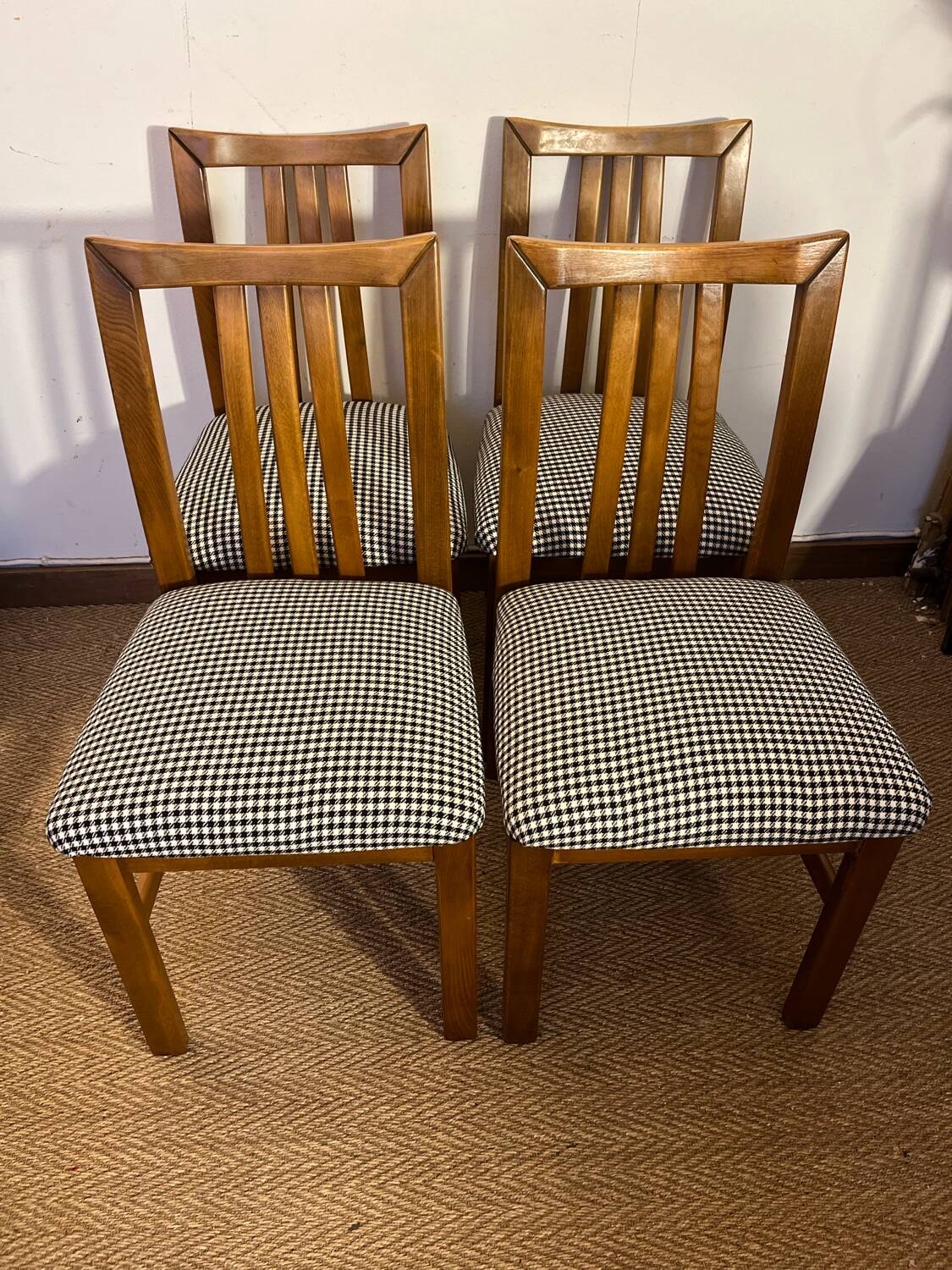 Set of 4 vintage wooden chairs