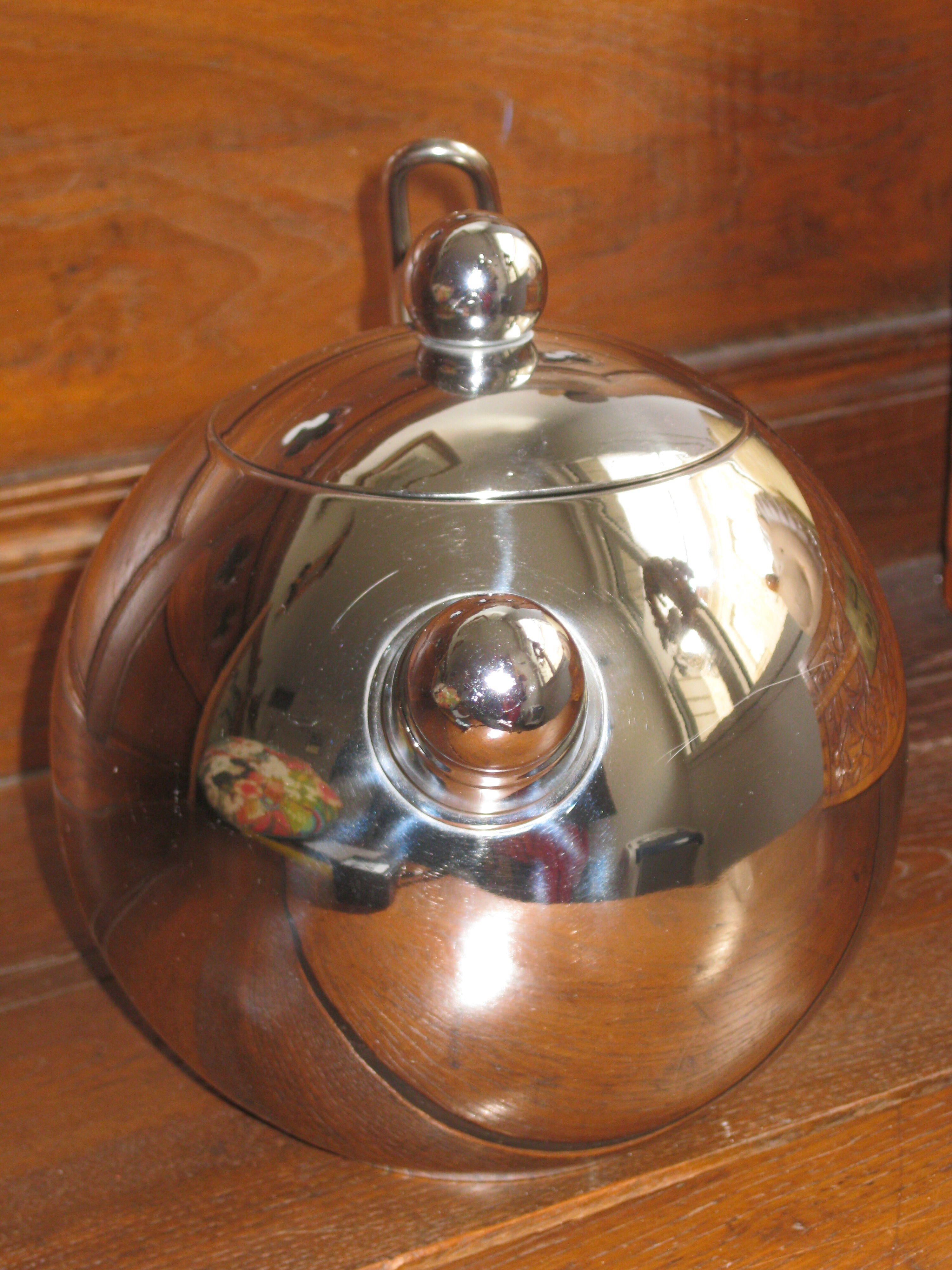 Chrome metal kettle