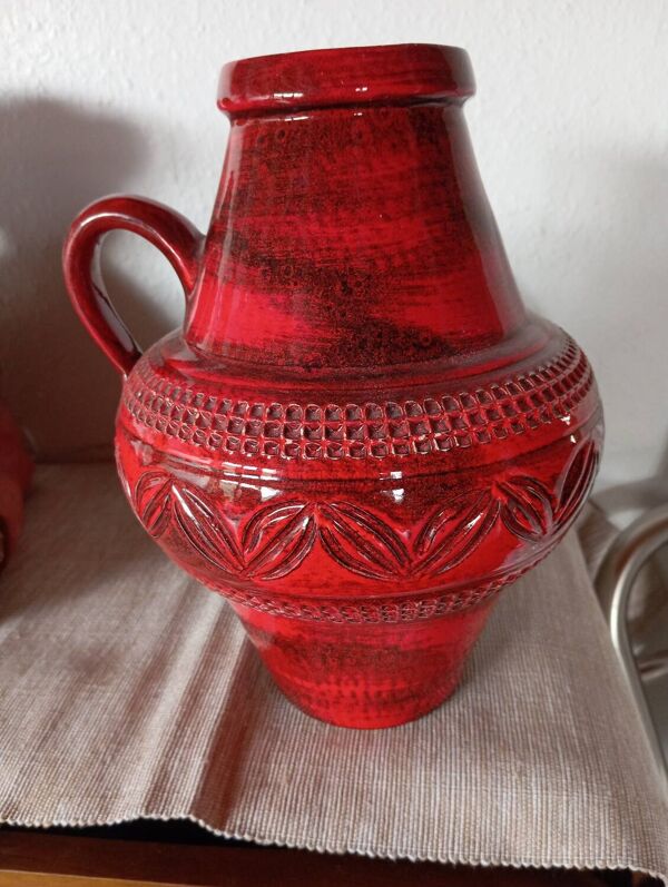 Vase Ilk Keramik rouge par J. L Knodgwn