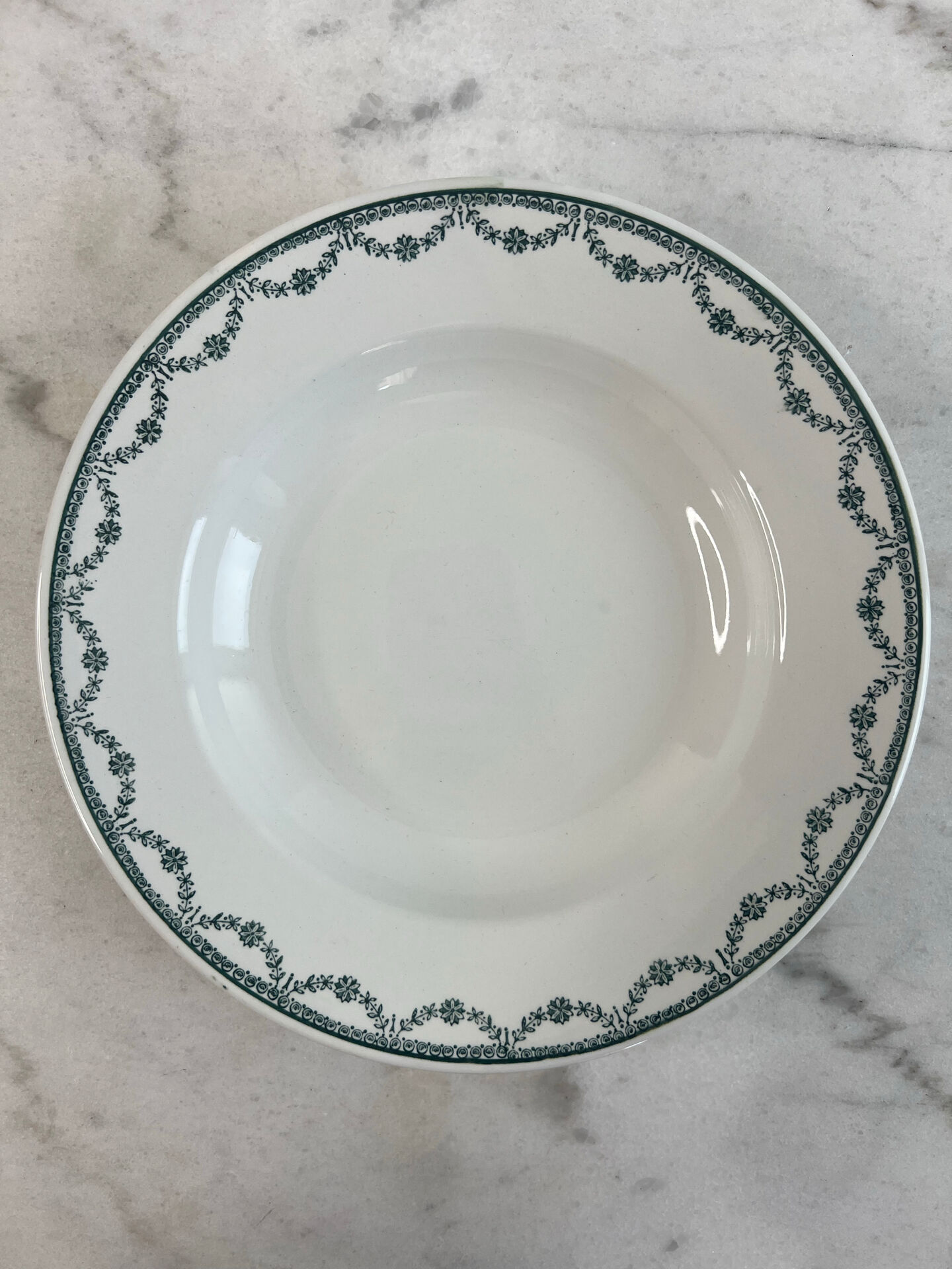 Green hollow plate Saint Amand 22.5cm