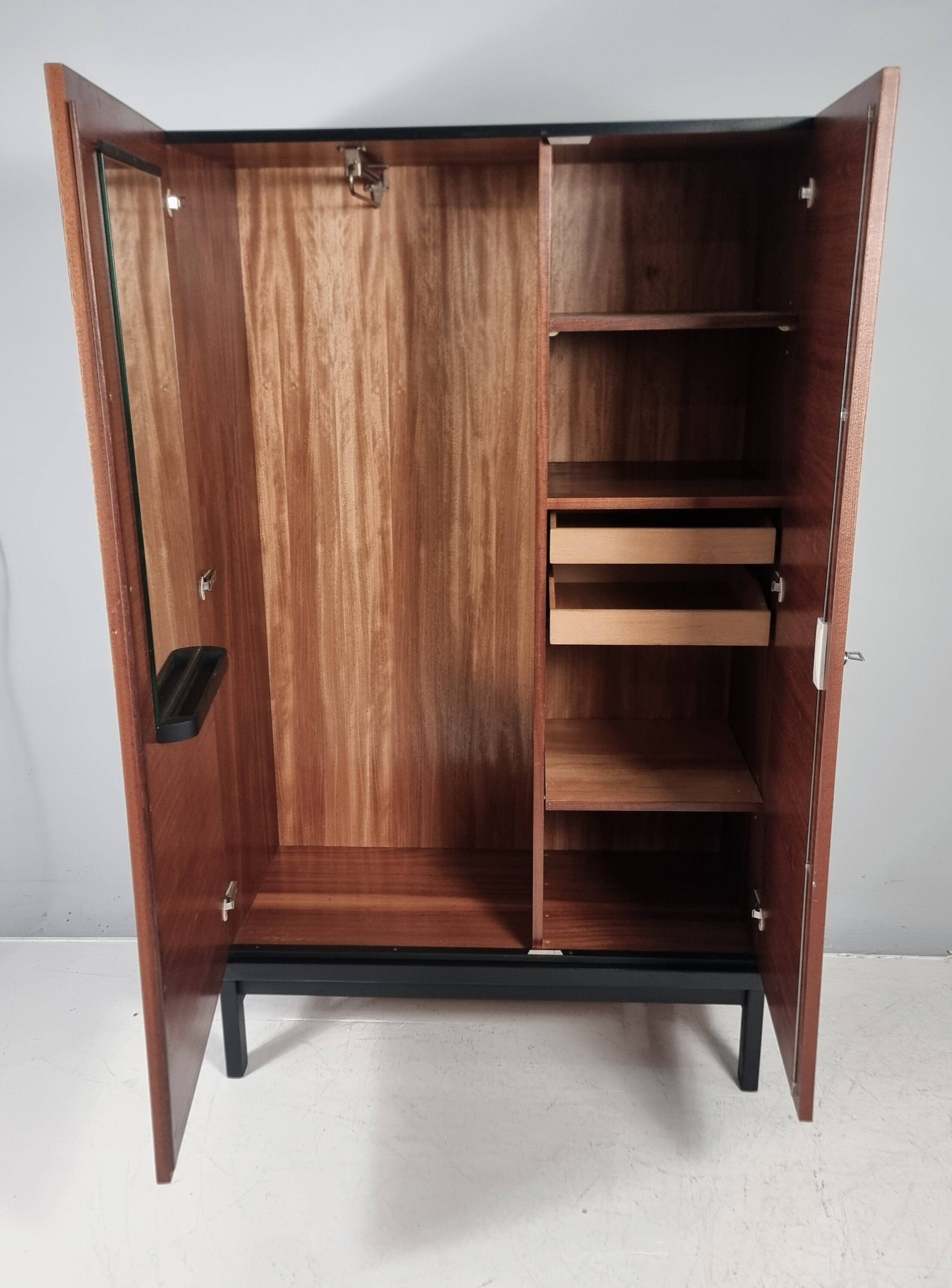 Garde-robe vintage en hêtre, années 1970