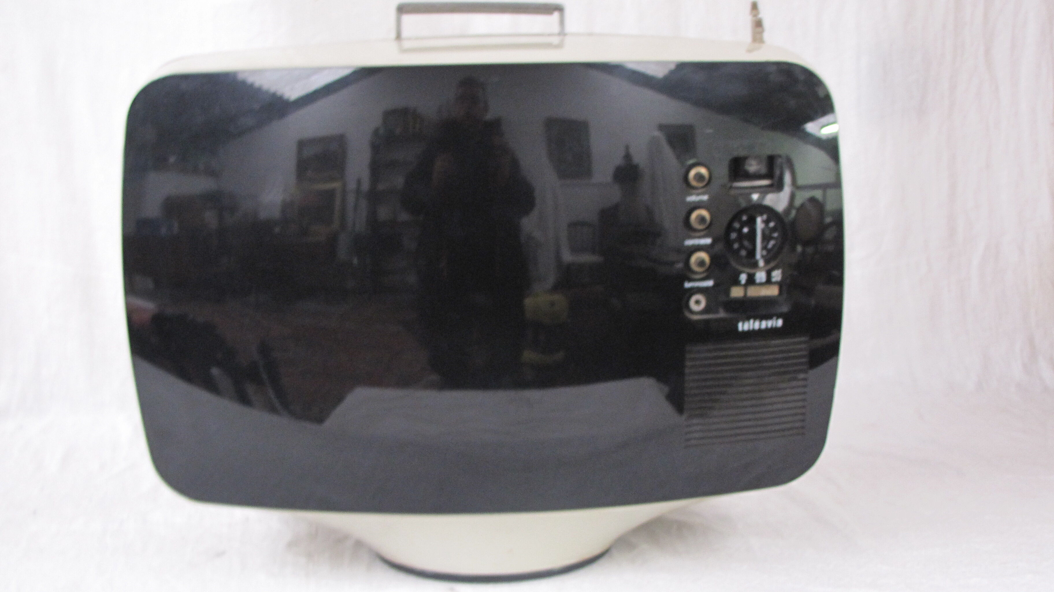 Teleavia P 111 Television