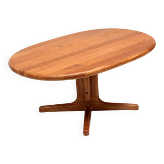 Vintage Danish design coffee table made of solid teak wood made in the 60s