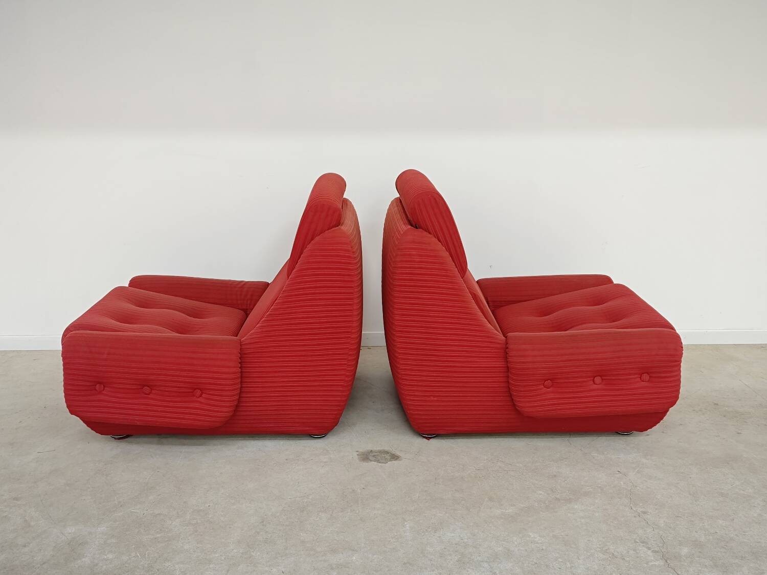 Paire de fauteuils rouge Atlantis Space Age République Tchèque 1970