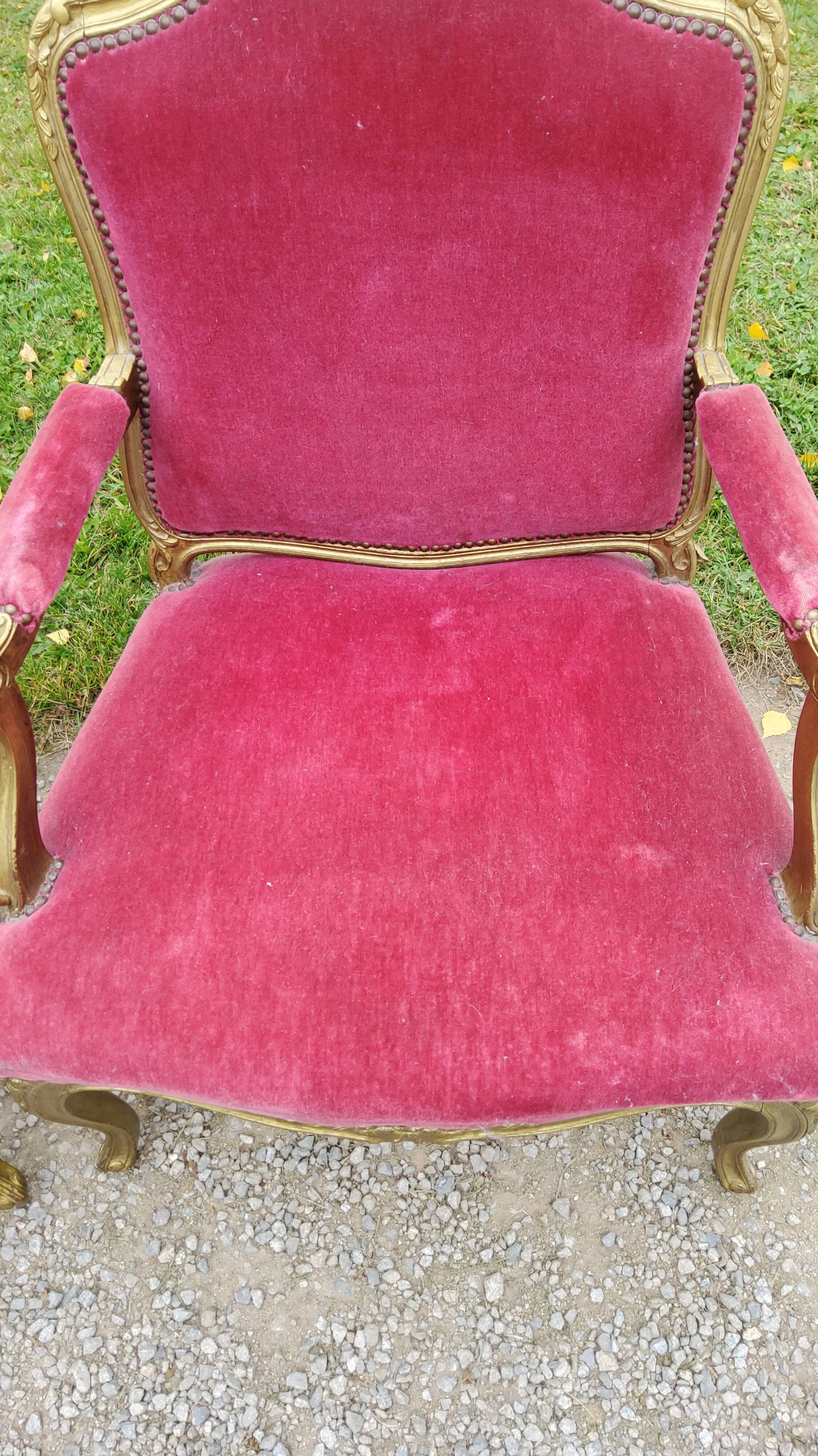 Paire de fauteuils XIXième siècle à la reine de style Louis XV bois doré