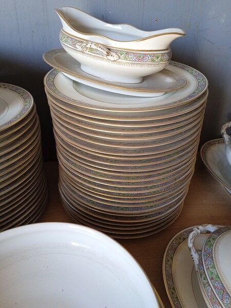 Table service 83 pieces Lions of faience Limoges