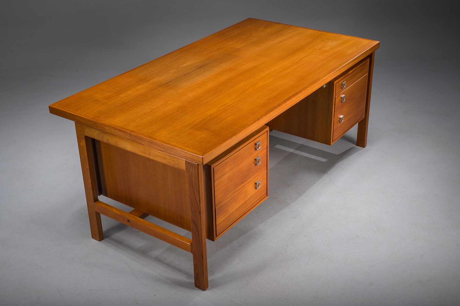 Bureau exécutif danois en teck par Arne Vodder pour H.P. Hansen, années 1960