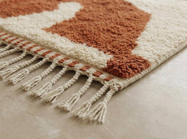 Handwoven natural wool rug, size 1.4/2.6 m.