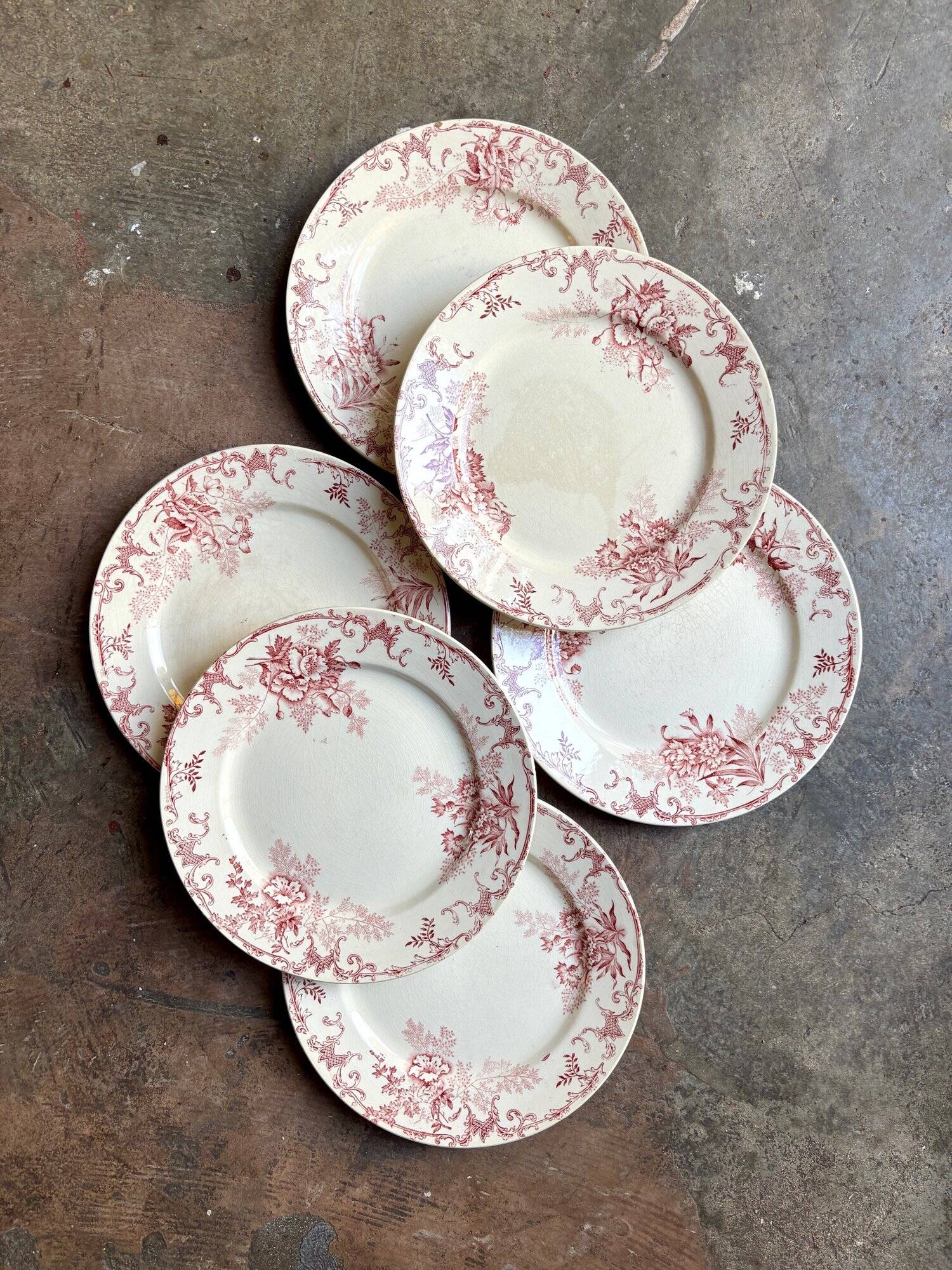 6 Boulenger & Cie flat plates in ecru and pink enamelled ironstone,