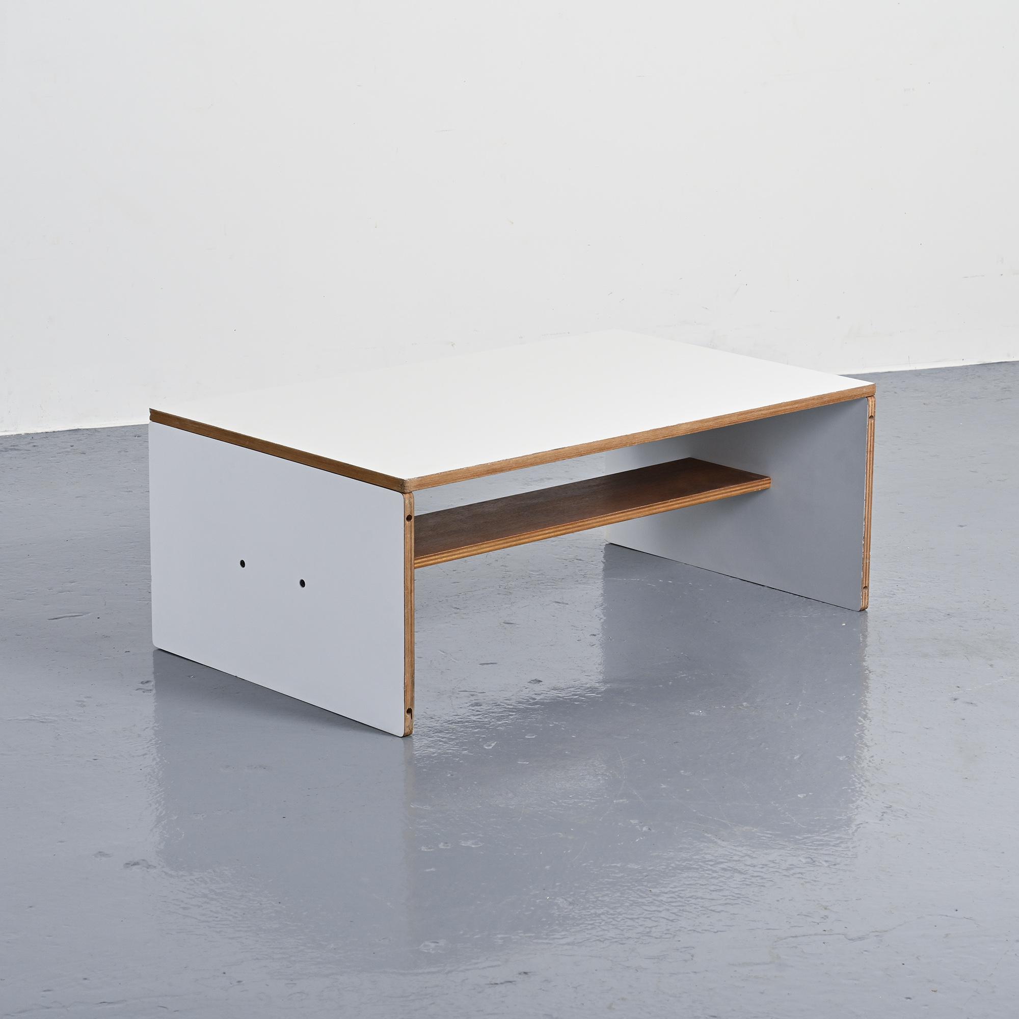 Modular table by Pierre Guariche for La Plagne, circa 1968.