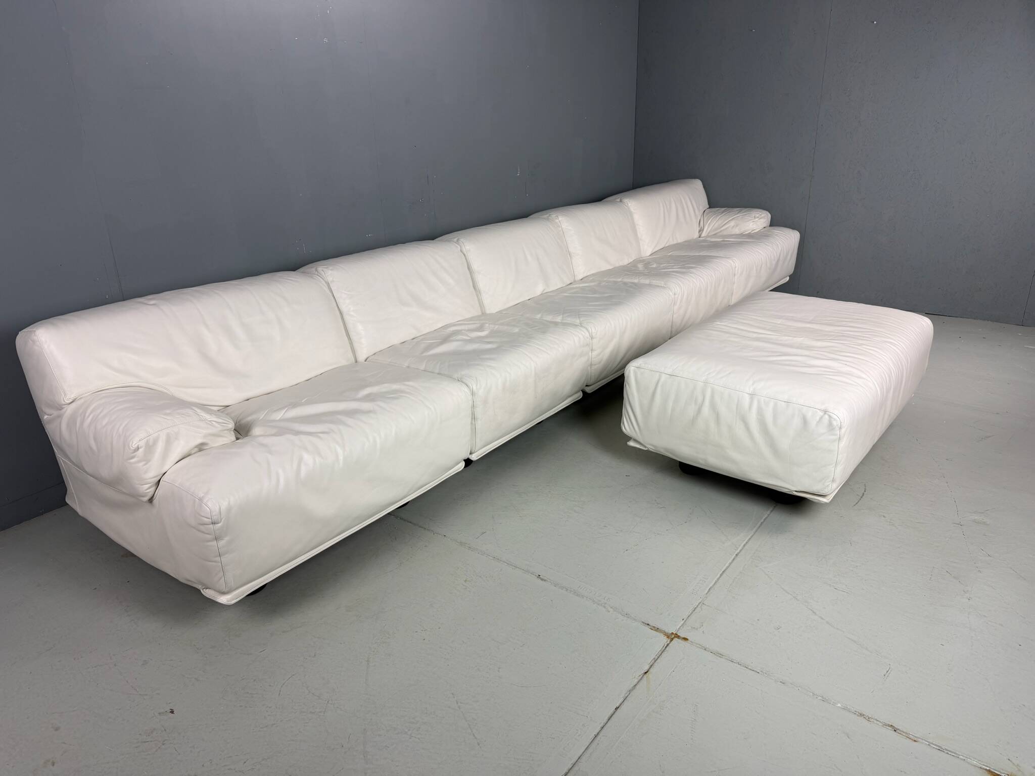 Leather 5-seater sofa "Fiandra" by Vico Magistretti for Cassina, 1970, Italy