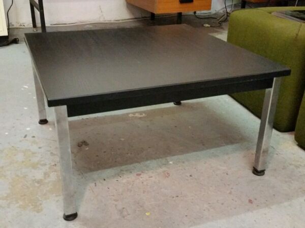 Table en basse des années 70 éditée par Strafor.