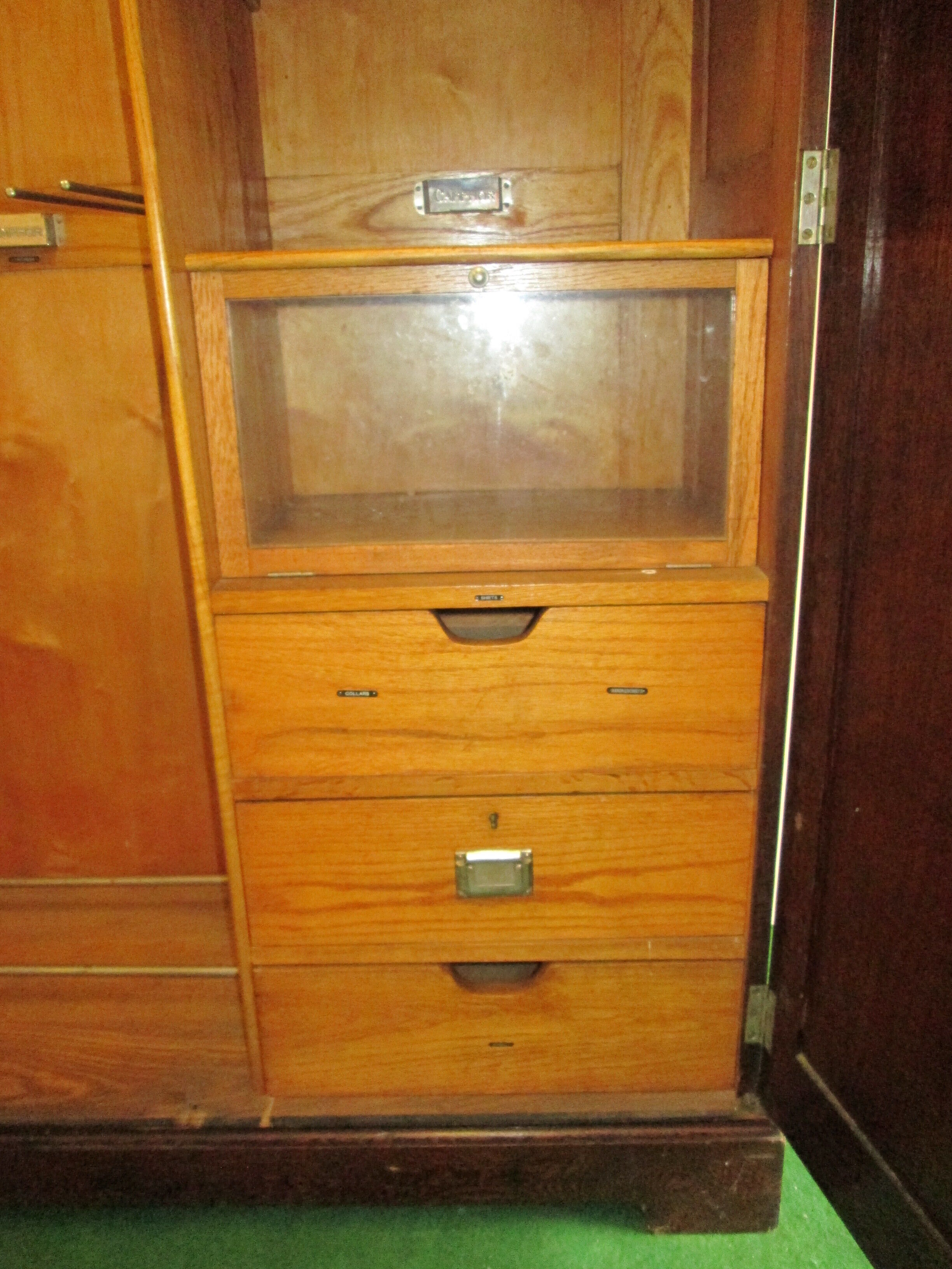 Armoire anglaise " compactum" en chene