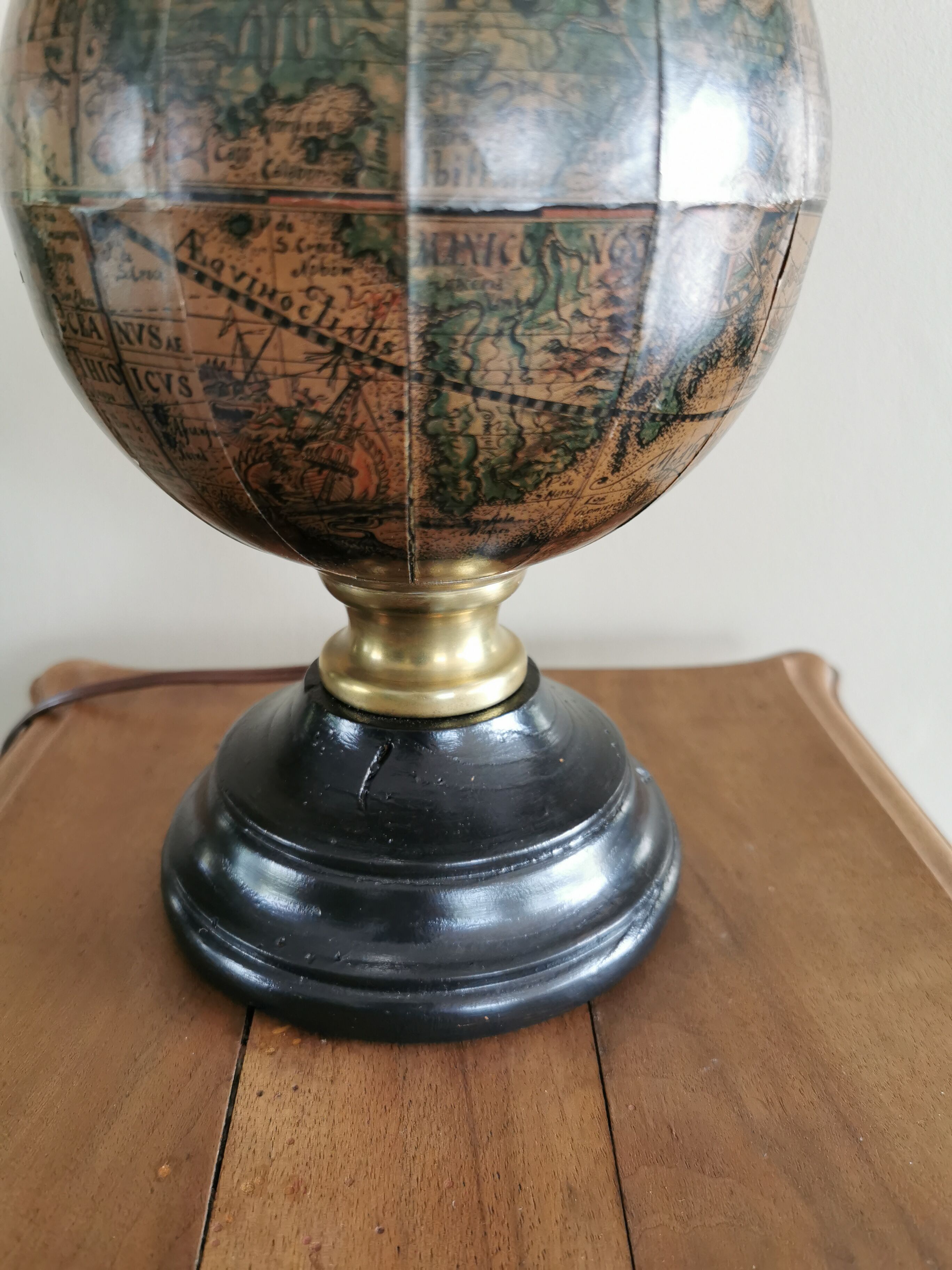 Vintage globe lamp base