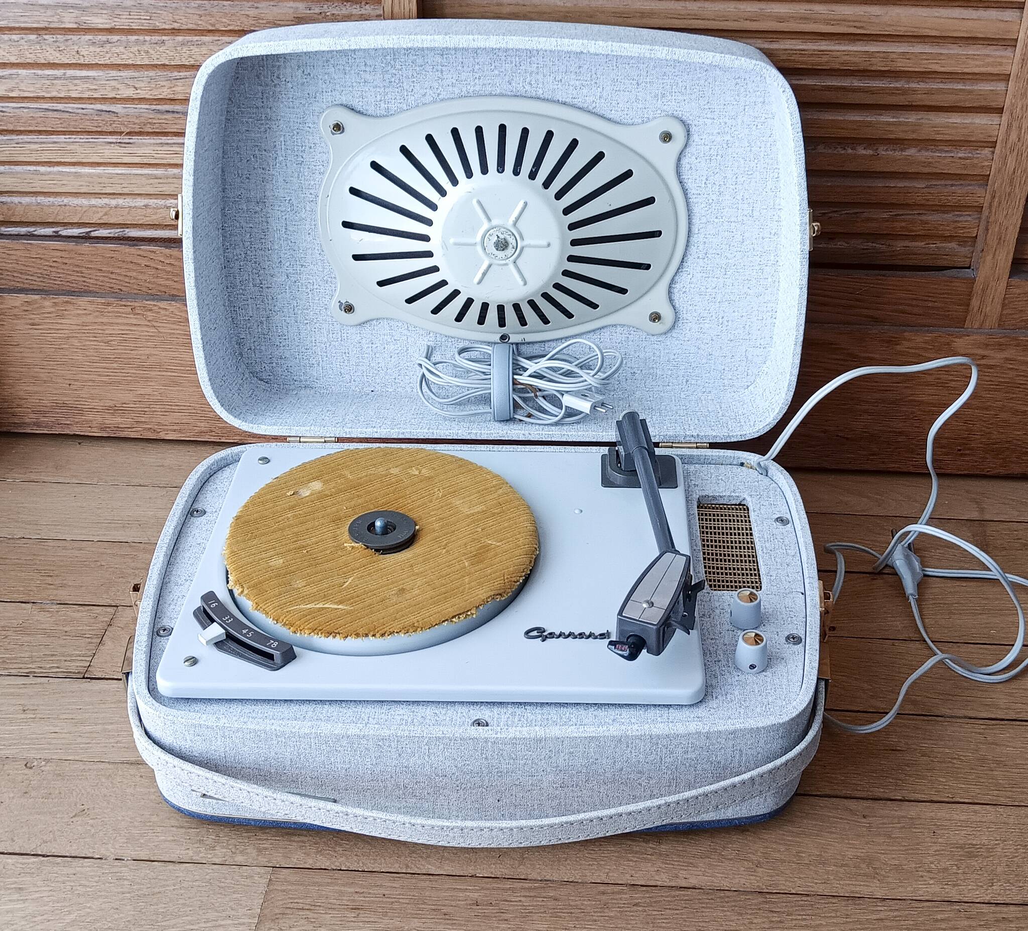 Vintage monophonic HiFivox electrophone produced by Barbieri. Turntable record player 60s