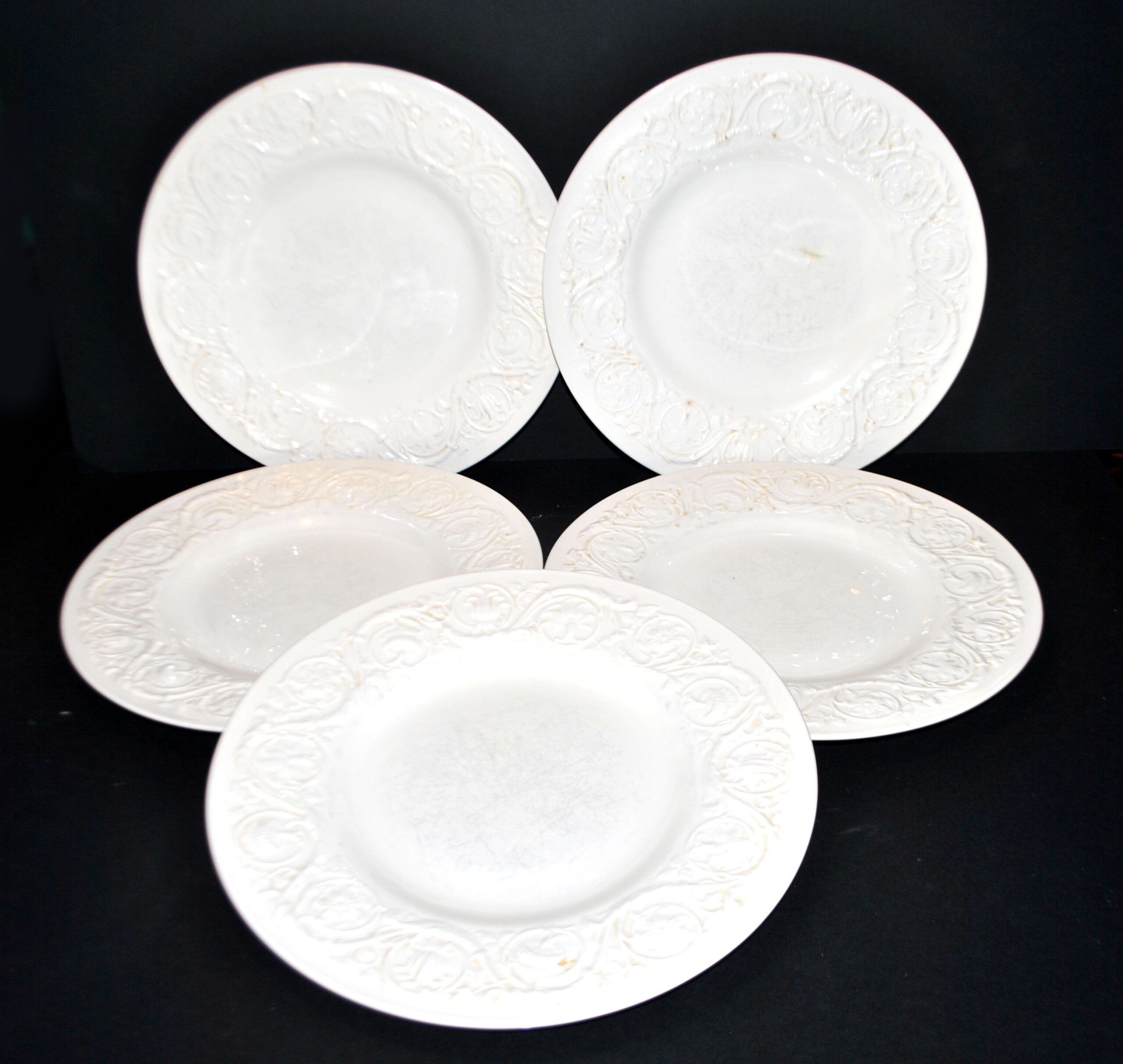 Wedgwood set of 5 Patrician garland England moulded earthenware plates 26.5 cm