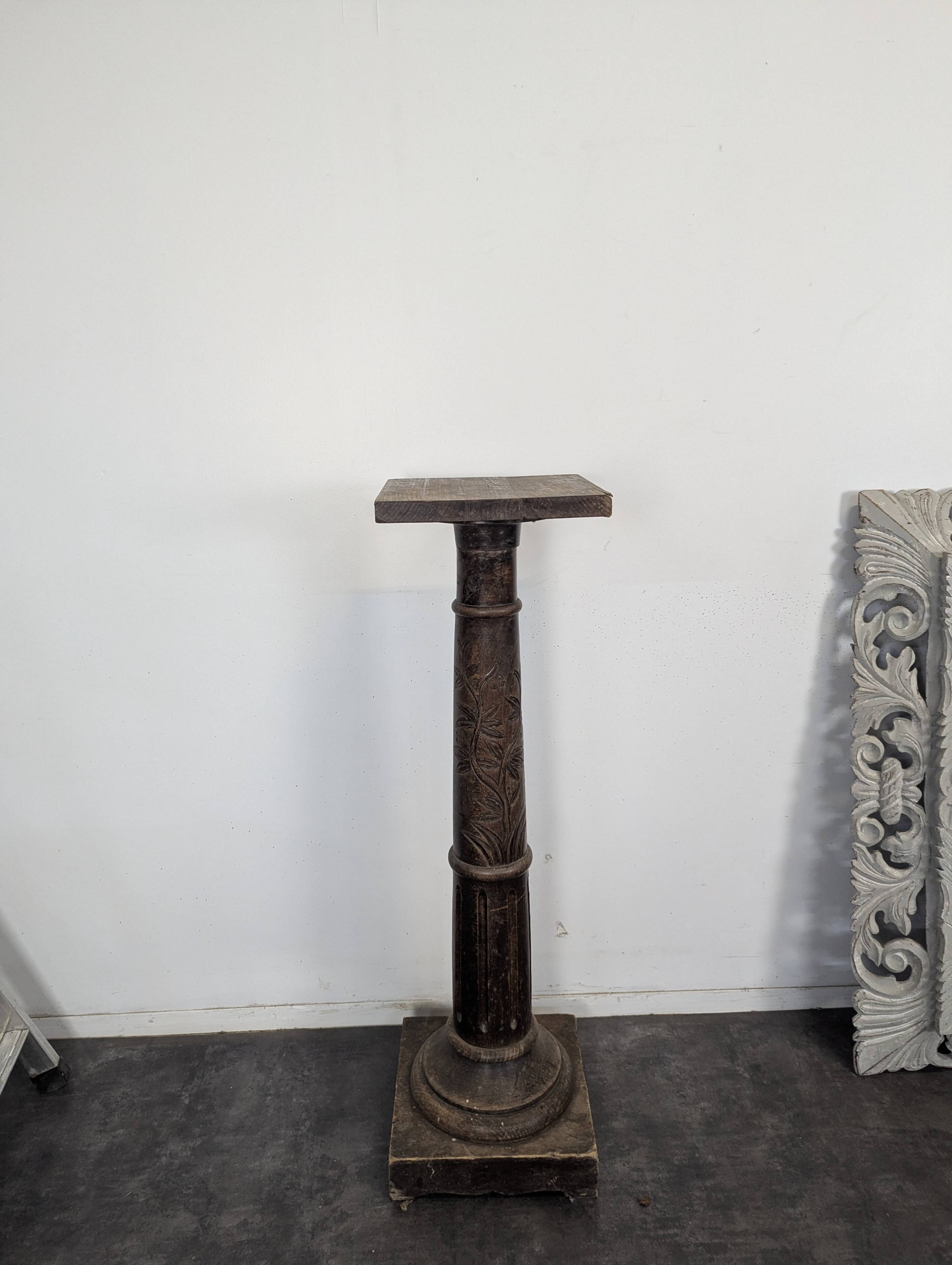 Fluted column side table in oak with a square top.