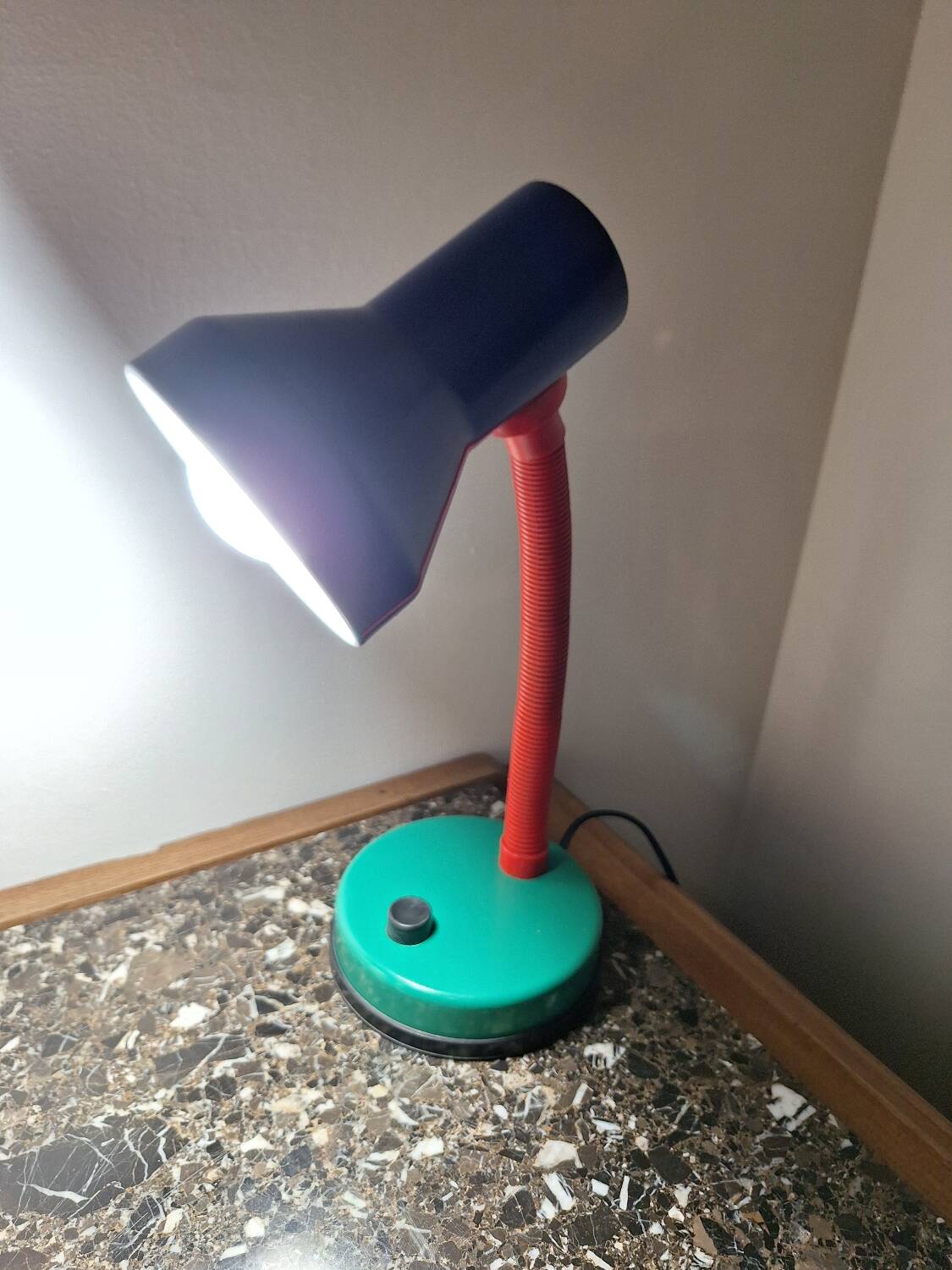 Memphis 80 style desk lamp