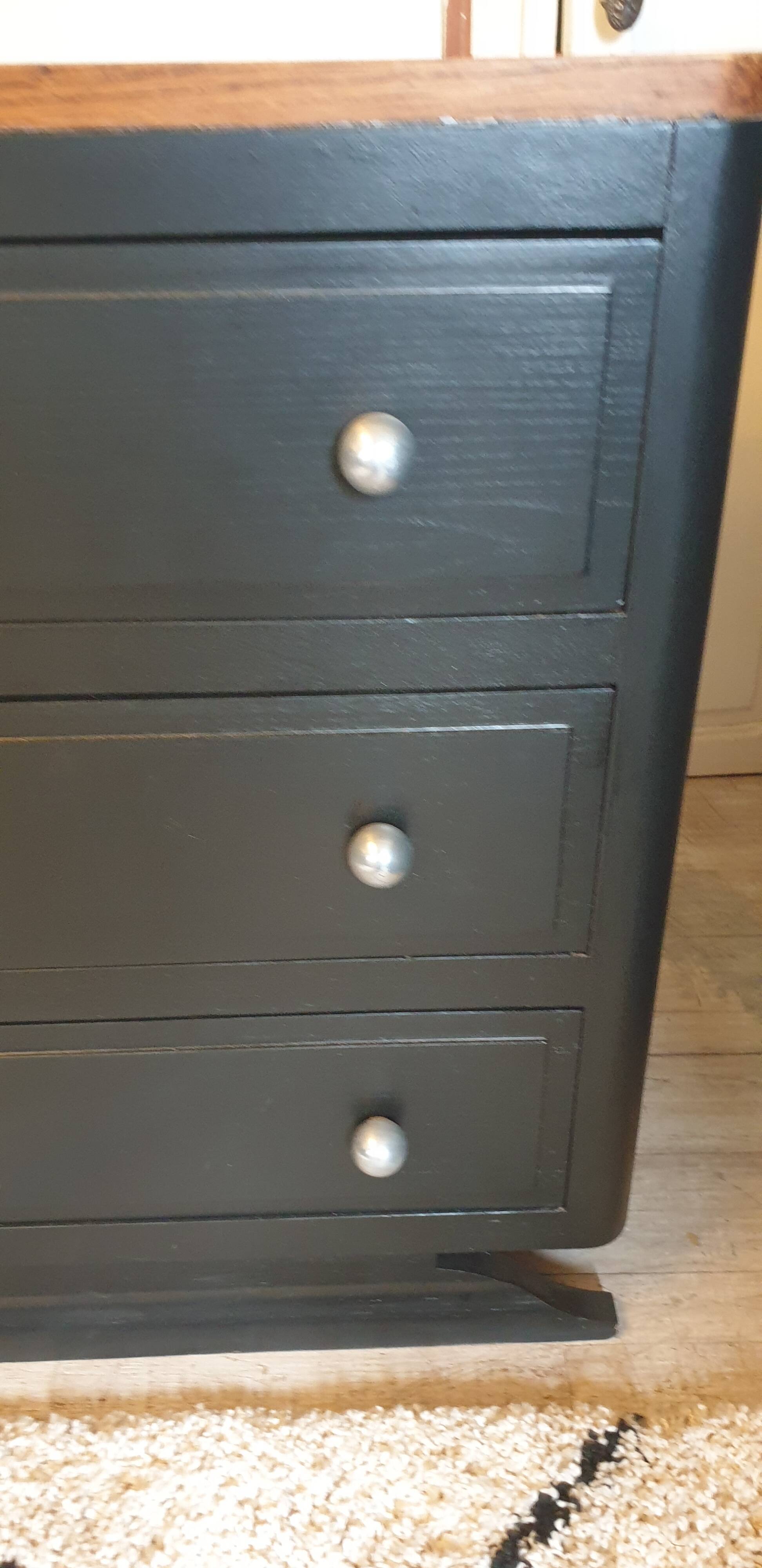 Solid wood chest of drawers