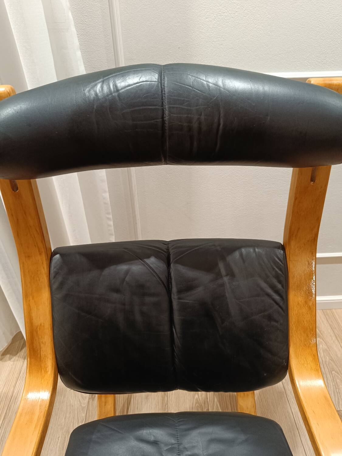 Stokke zero gravity chair, design Peter Opsvik