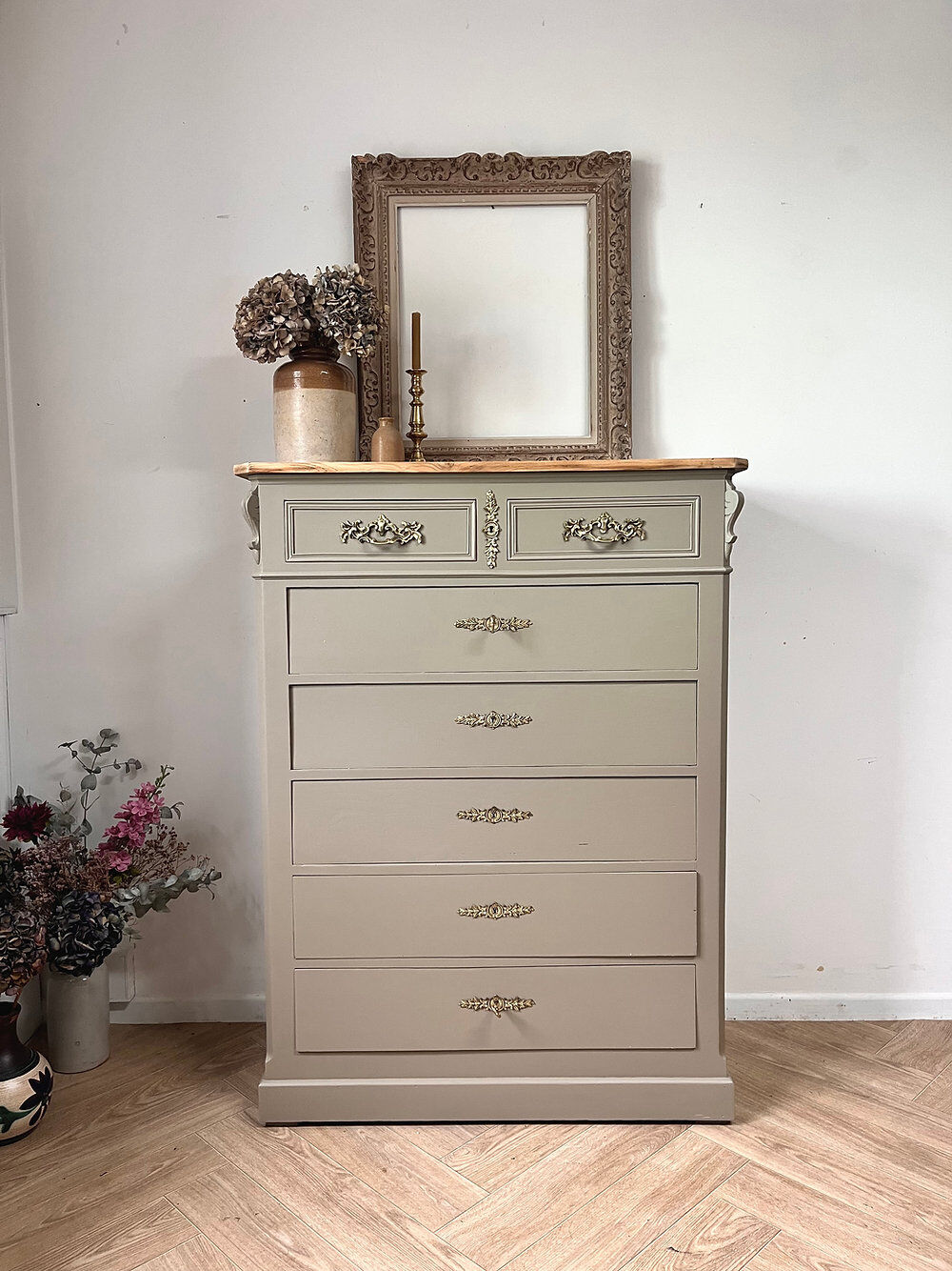Chest of drawers in solid elm
