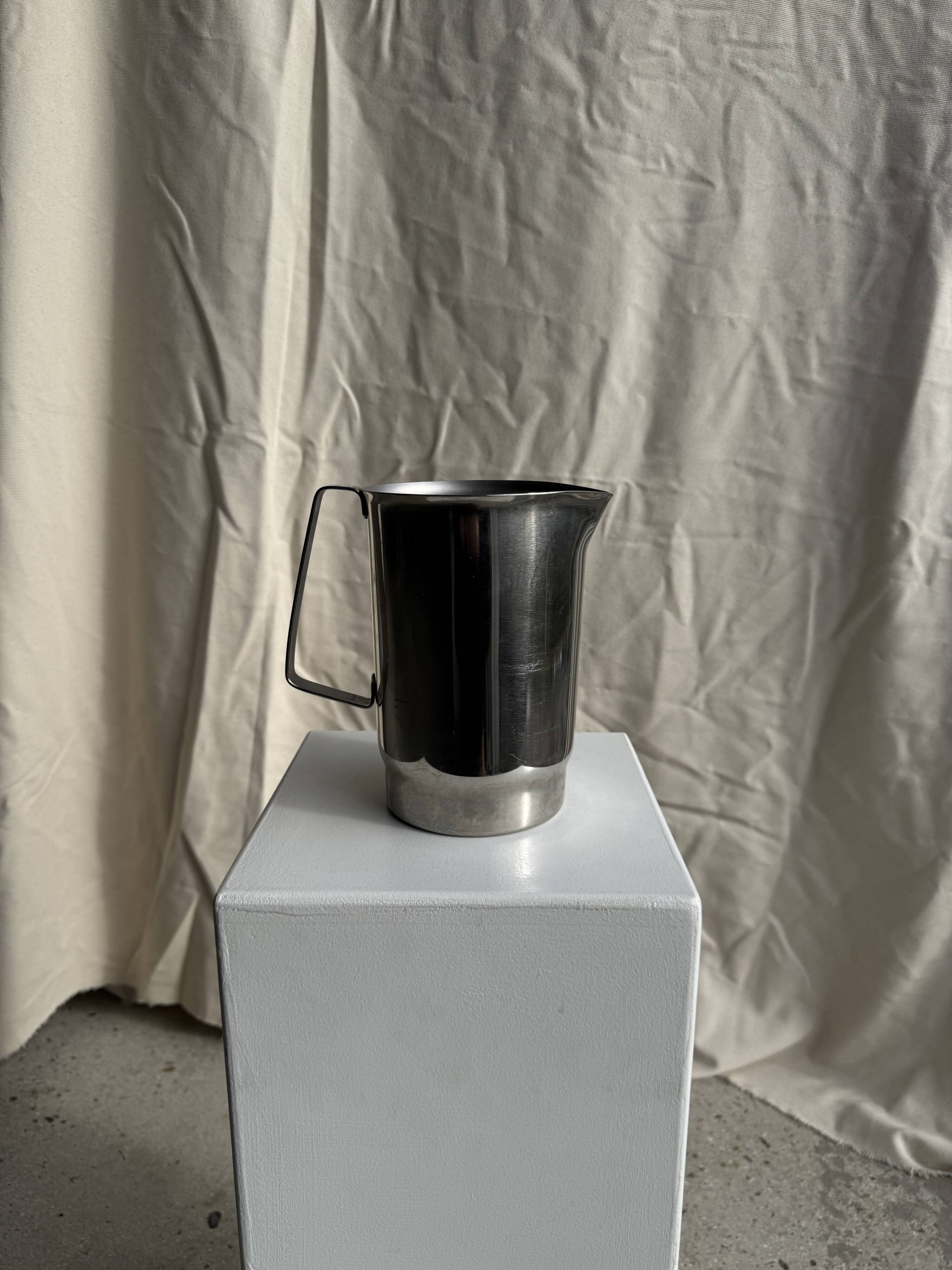 Large silver-plated jug H20 D14.5