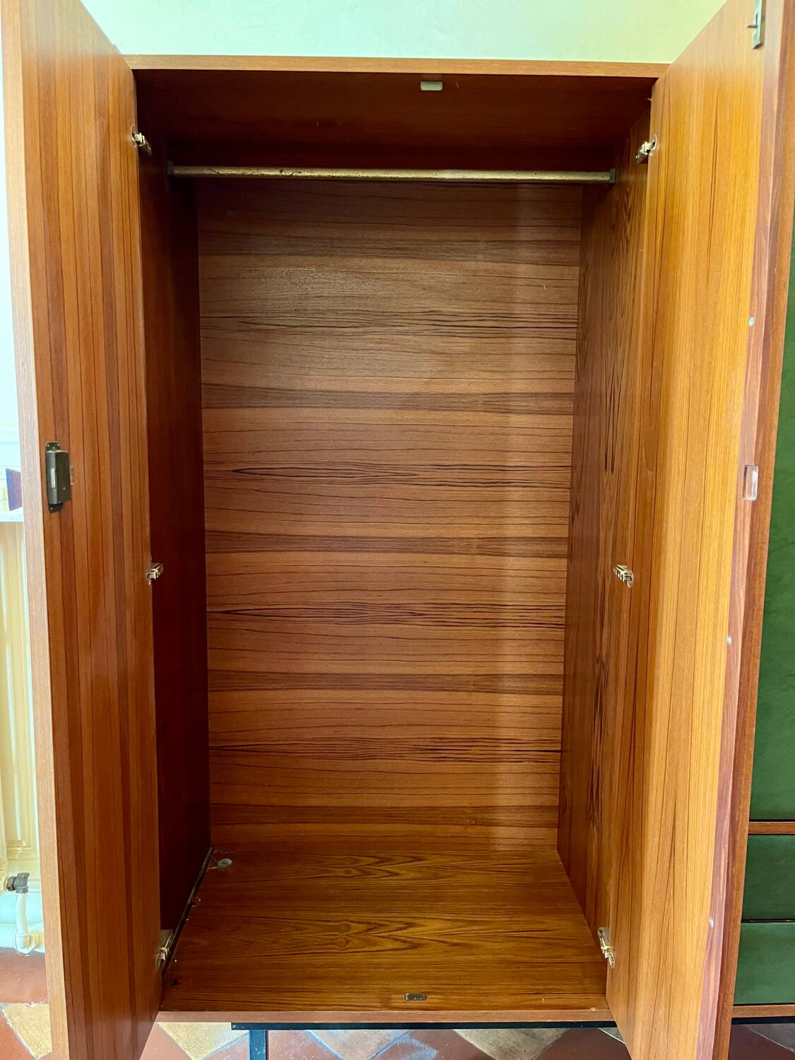 Regy edition wardrobe