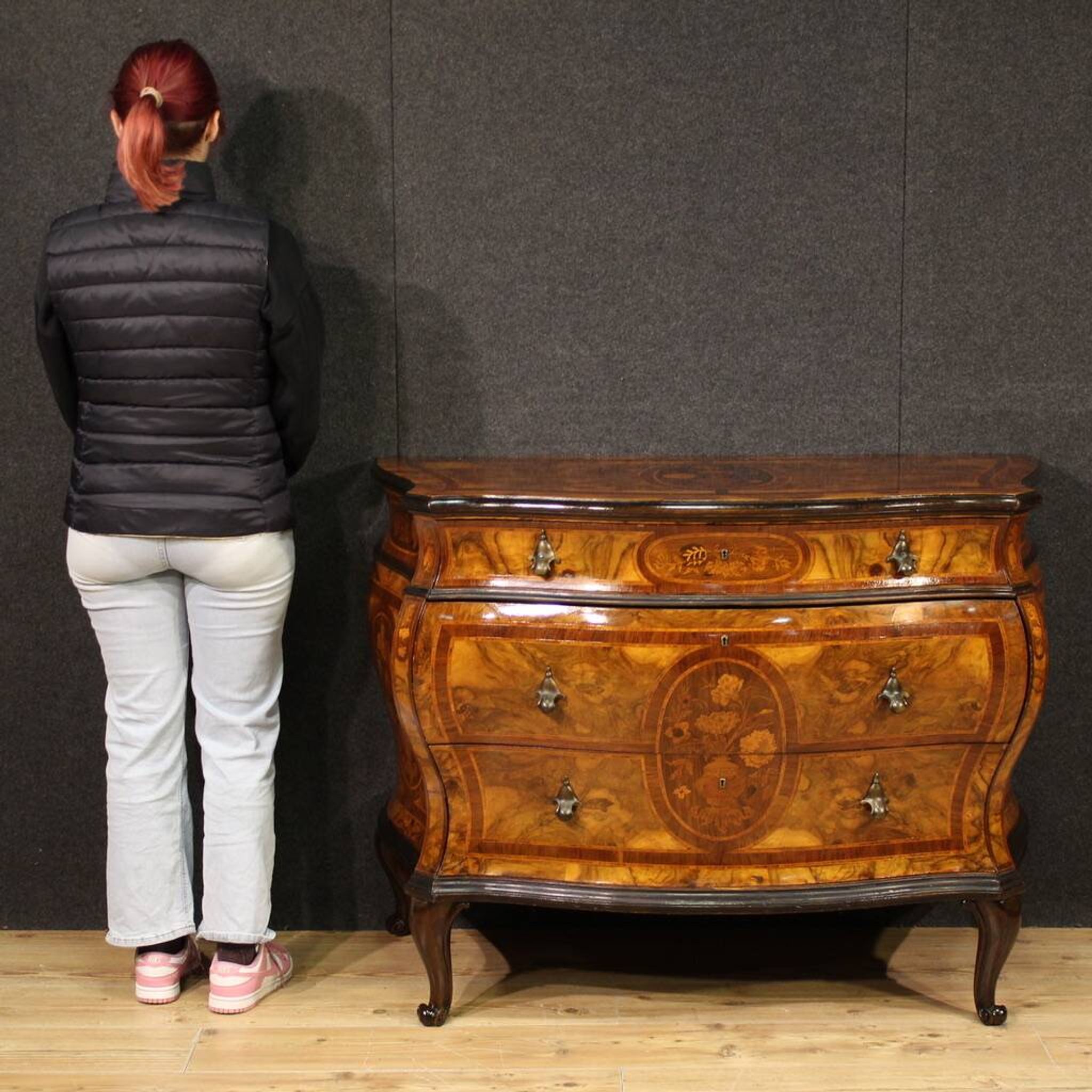 Commode vénitienne lombarde de style Louis XV
