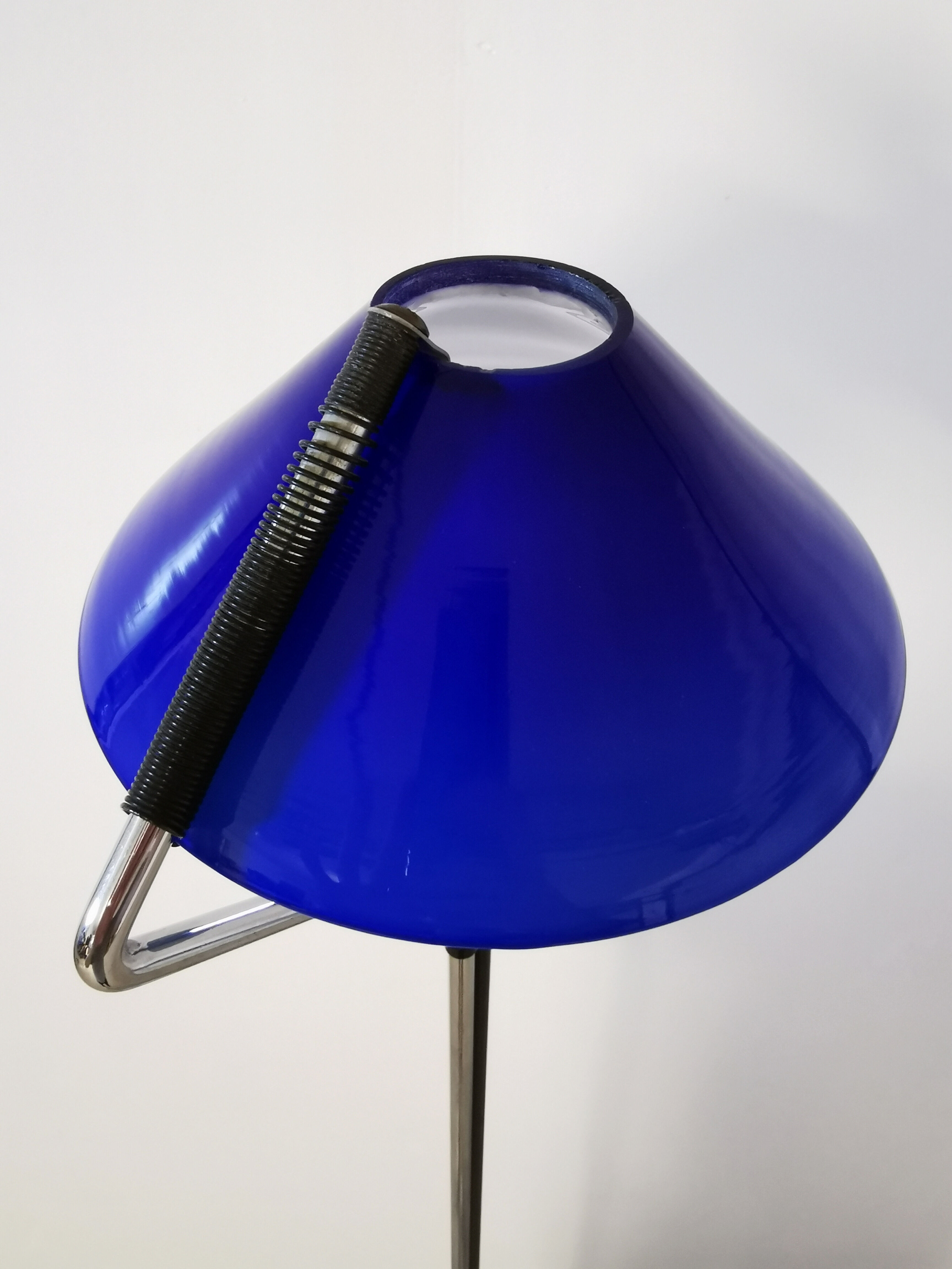 Floor lamp in opaline and marble, Italian work, 1980