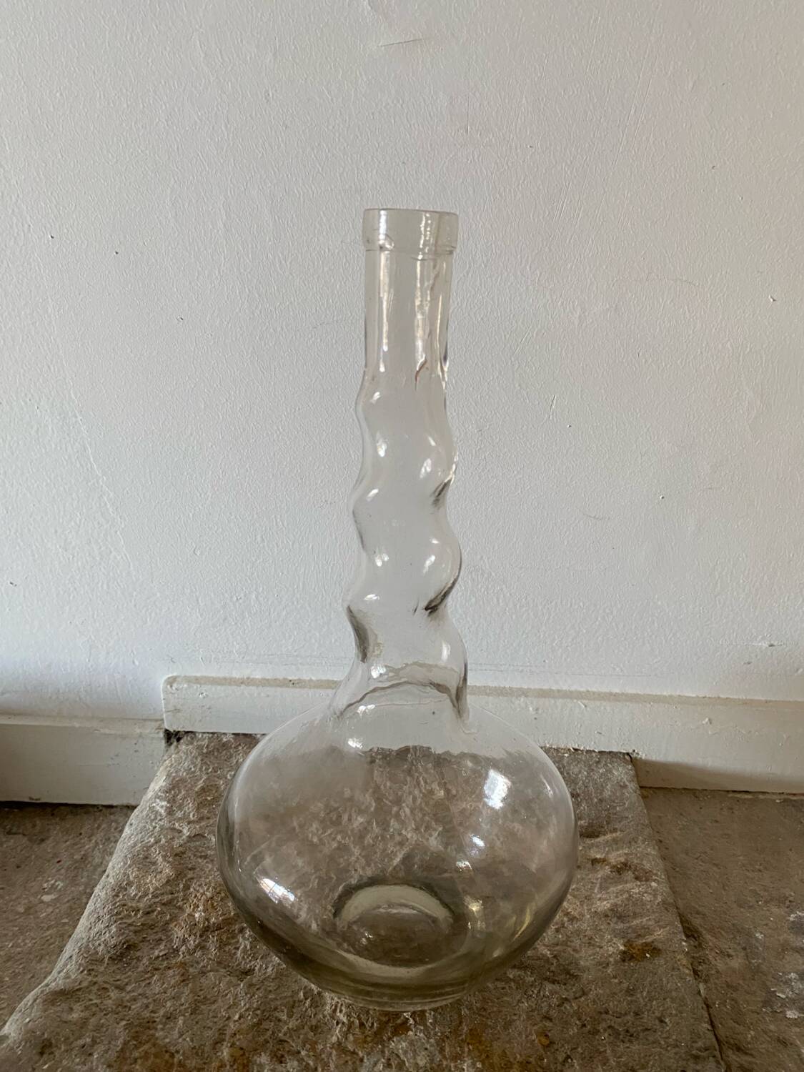 Bulbous carafe/pitcher