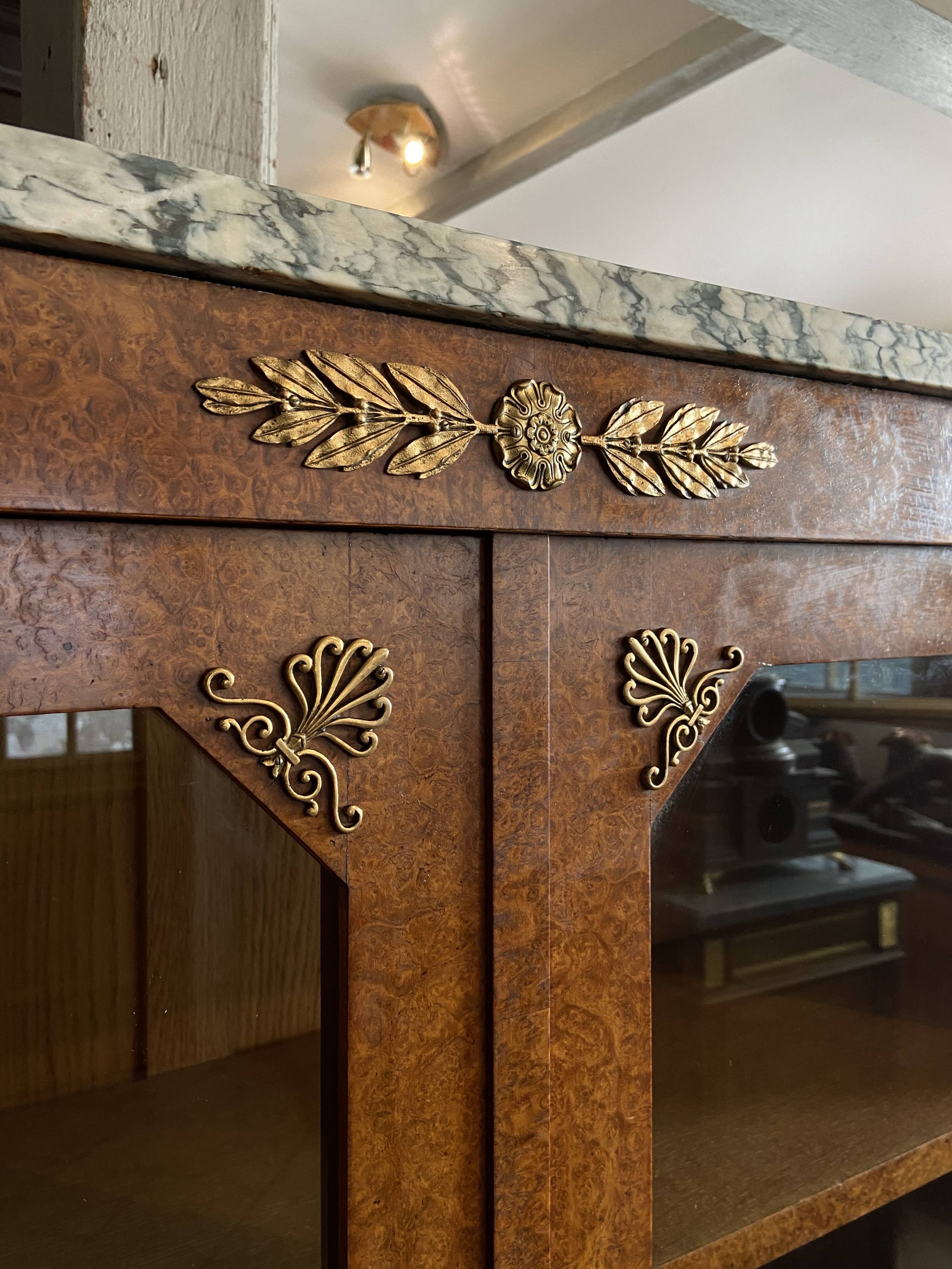 Showcase library in Neoclassical style, 1930, walnut burl and bronze.
