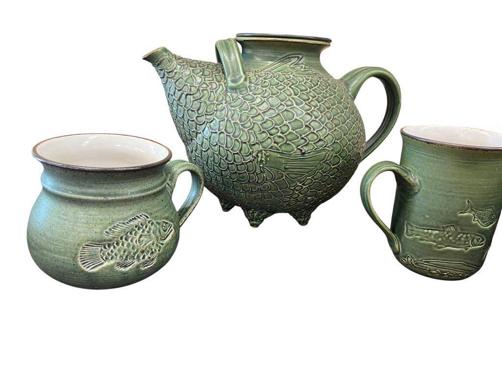 Vintage mint green tea set: teapot and 6 cups.