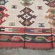 Tapis kilim en toile de jute et coton. 185cm x 285cm
