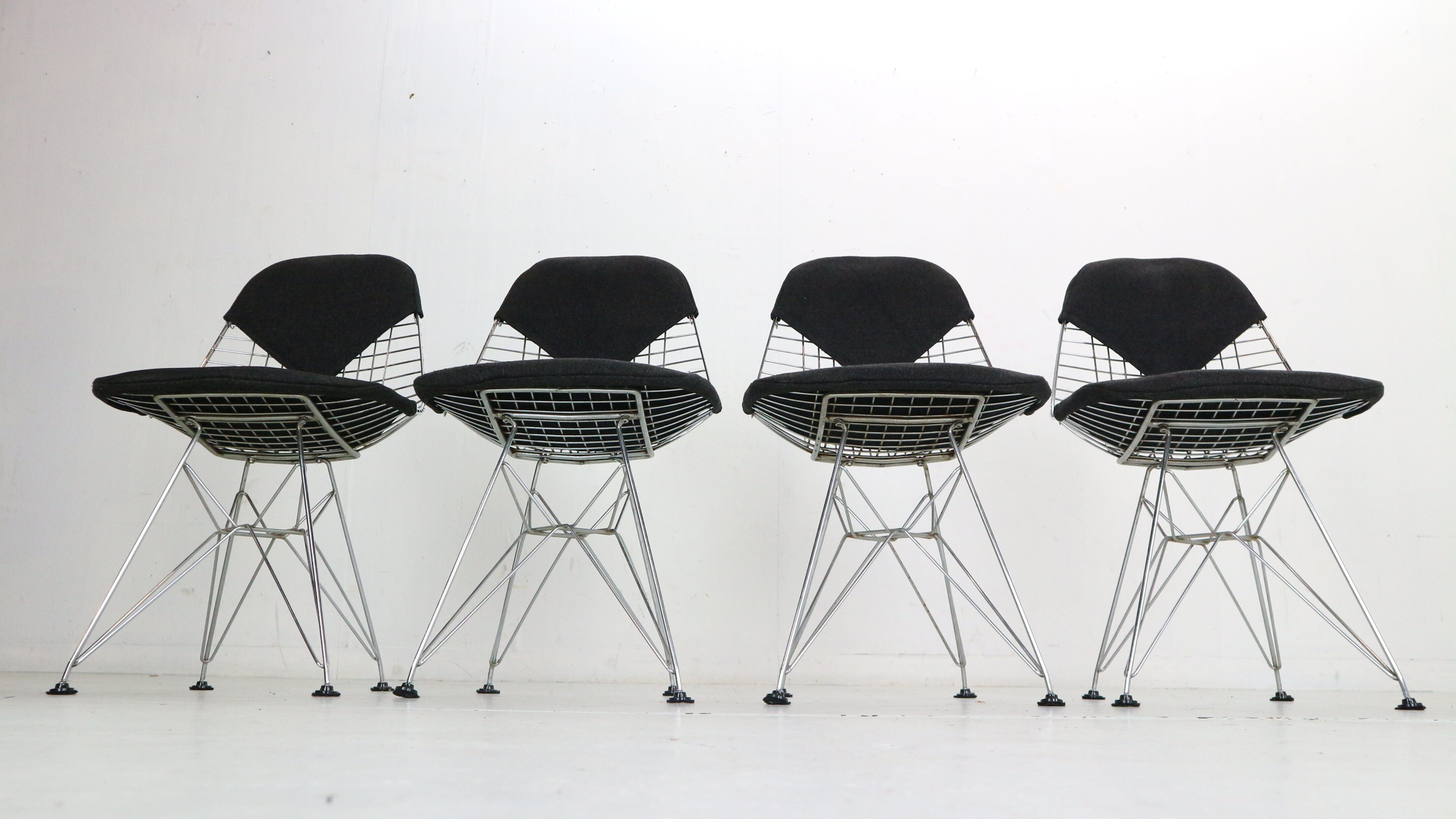 "DKR-2" Set of 4 Wire Chairs 'Bikini' by Eames for Herman Miller, 1960