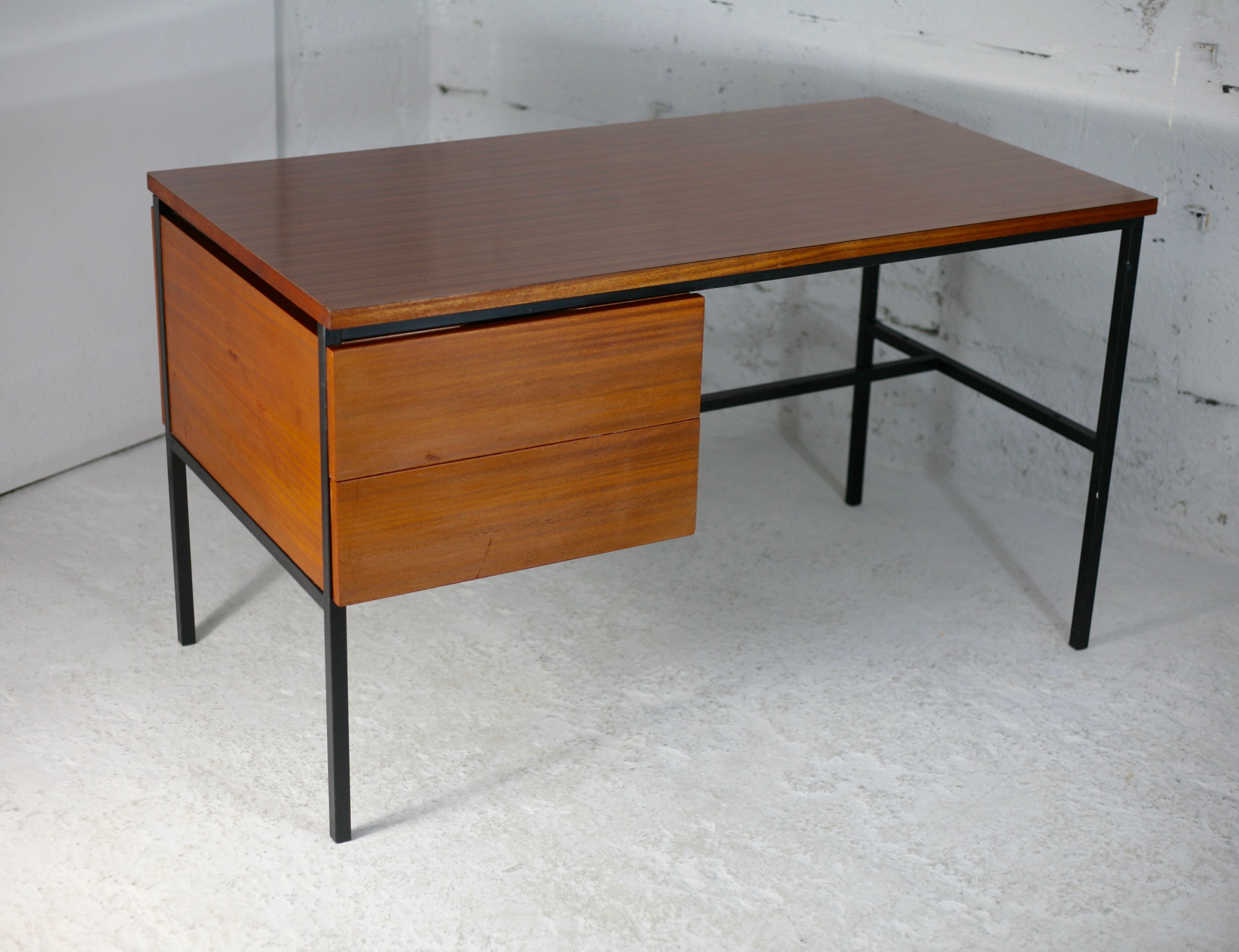 Desk model 620. by Pierre Guariche for Minvielle, France, circa 1955