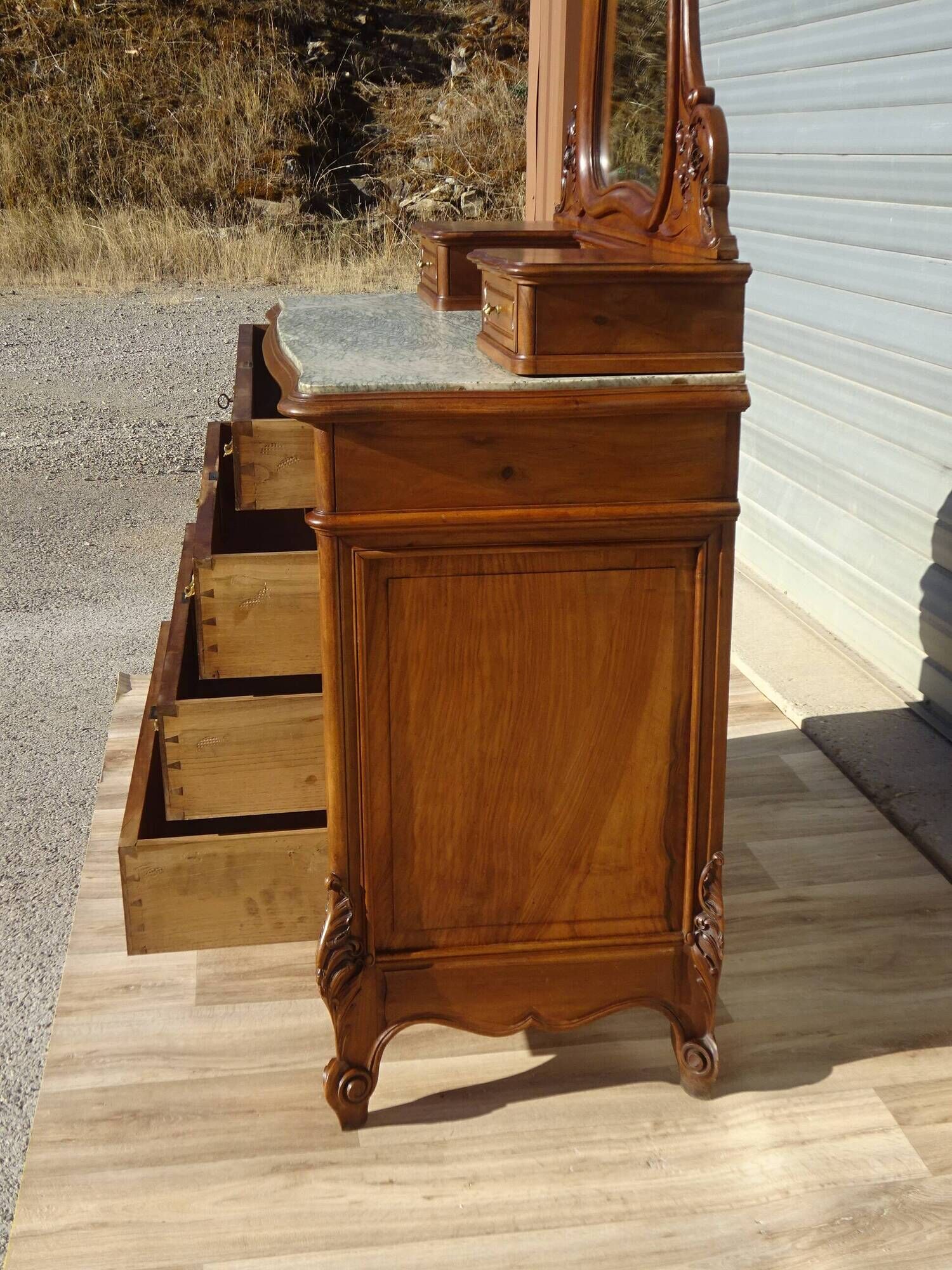 Commode en noyer Louis XV avec miroir