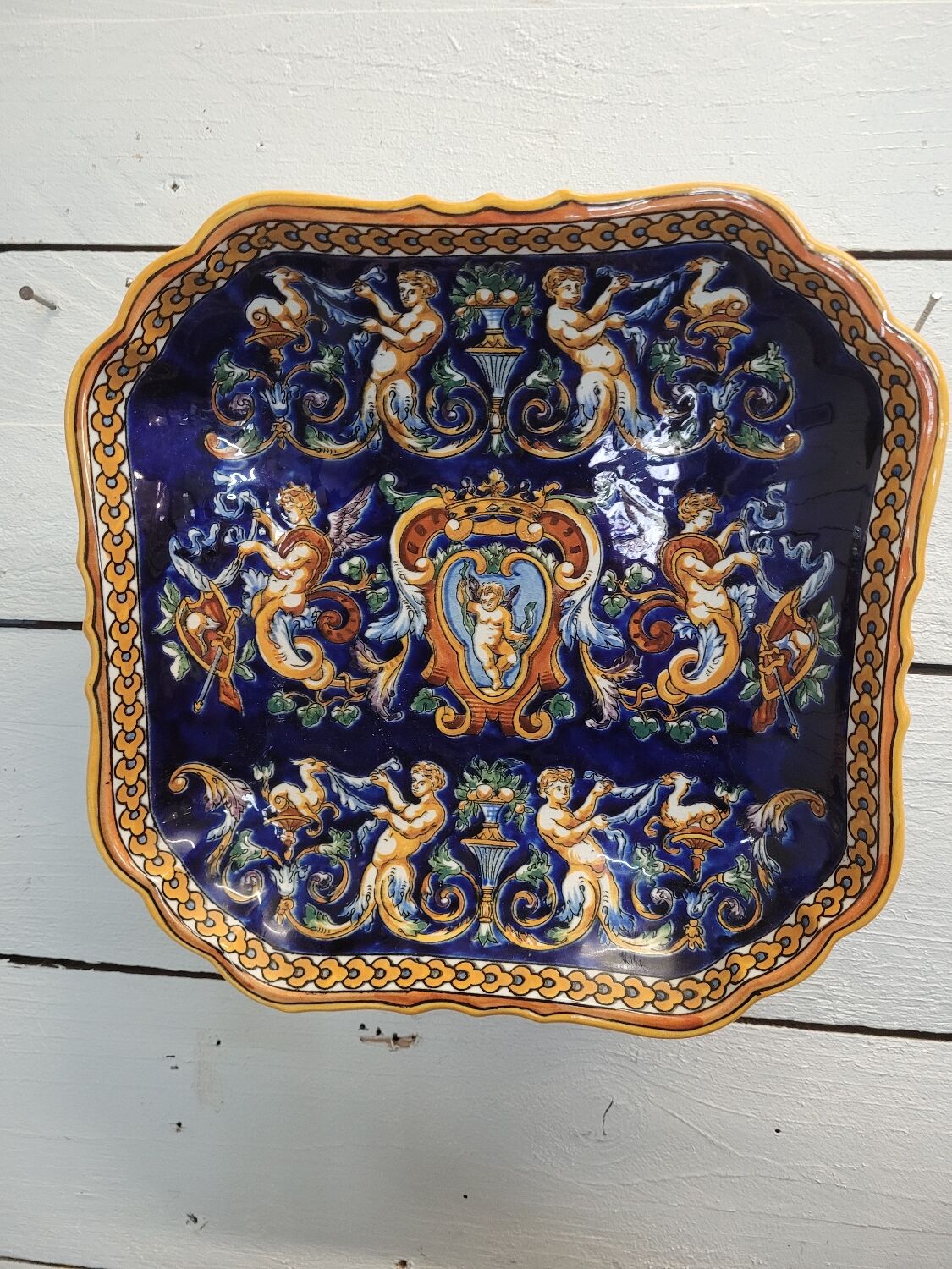 Hollow dish of Gien with Renaissance decoration