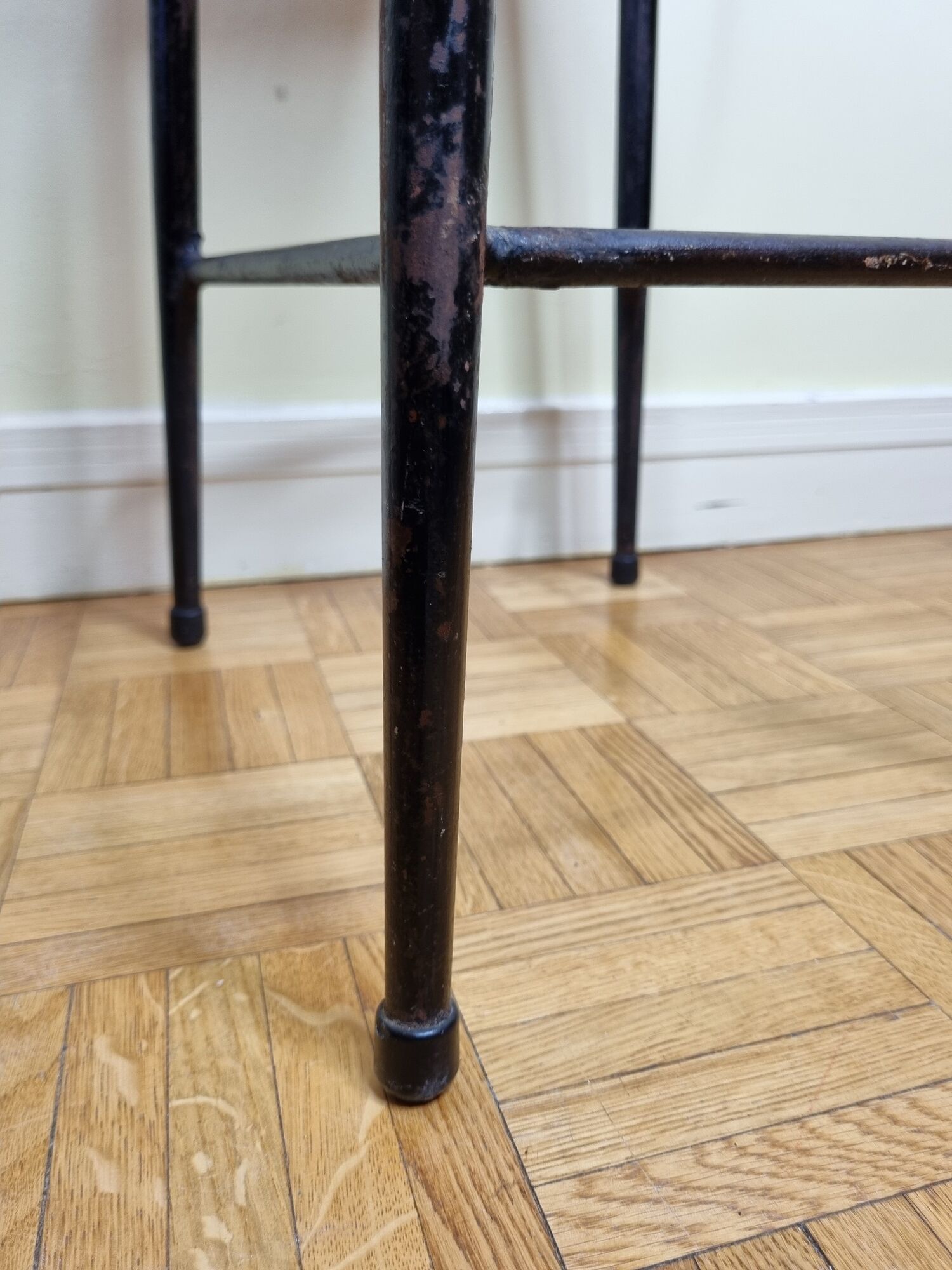 Bar stool in steel and braided wicker, design of the 50s, 92 cm