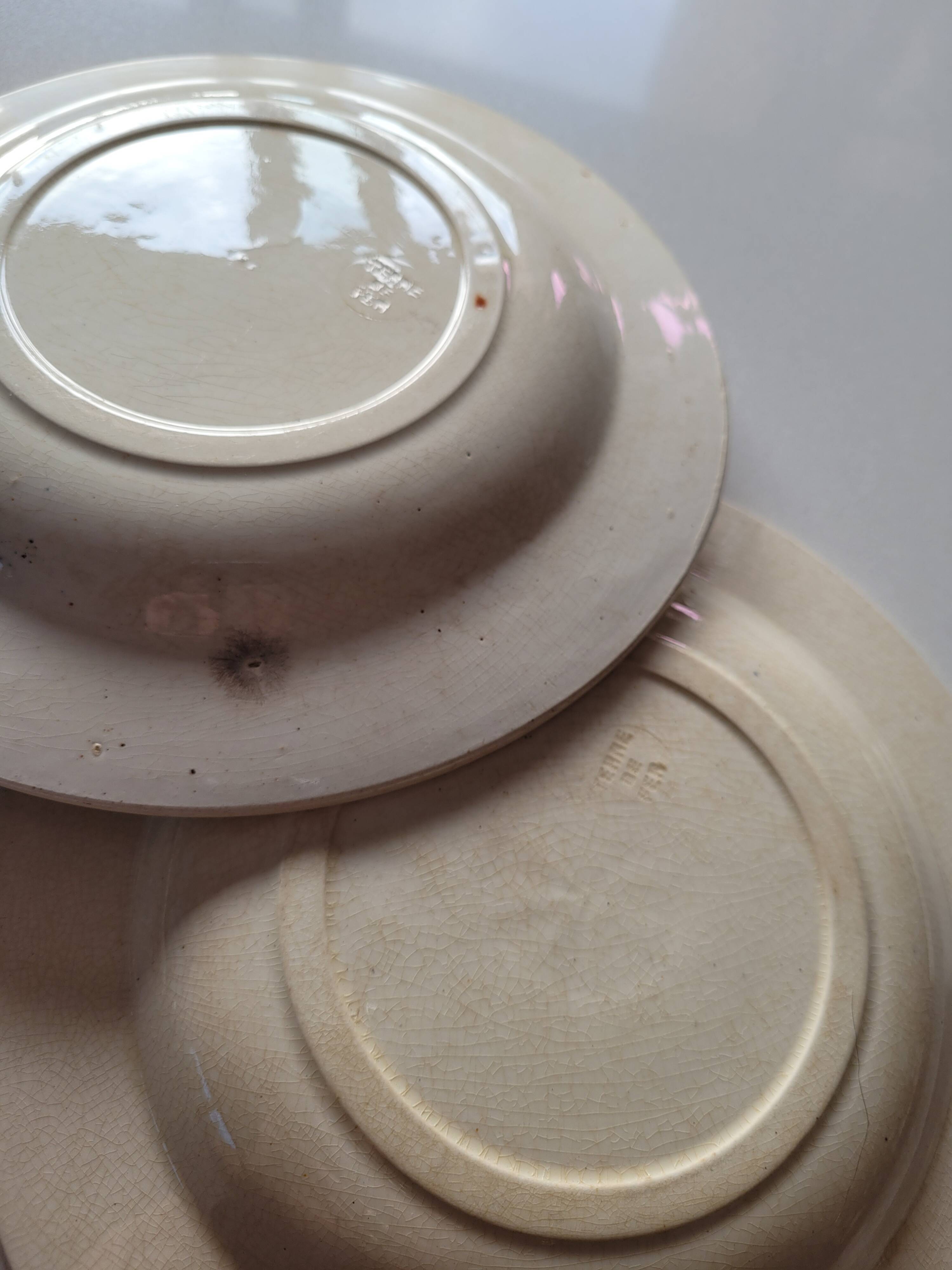 2 hollow plates Terre de fer