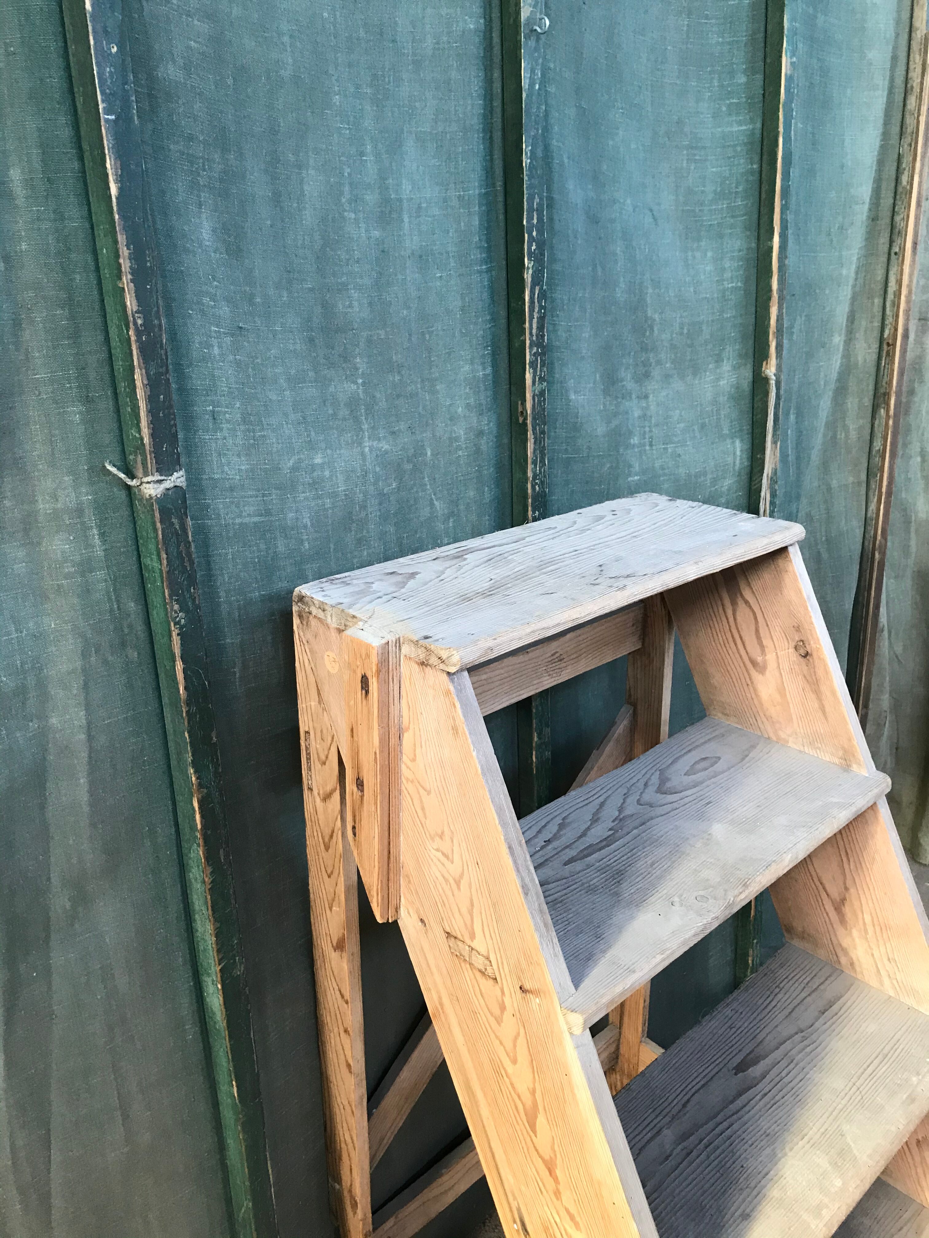 Escalier bois brut