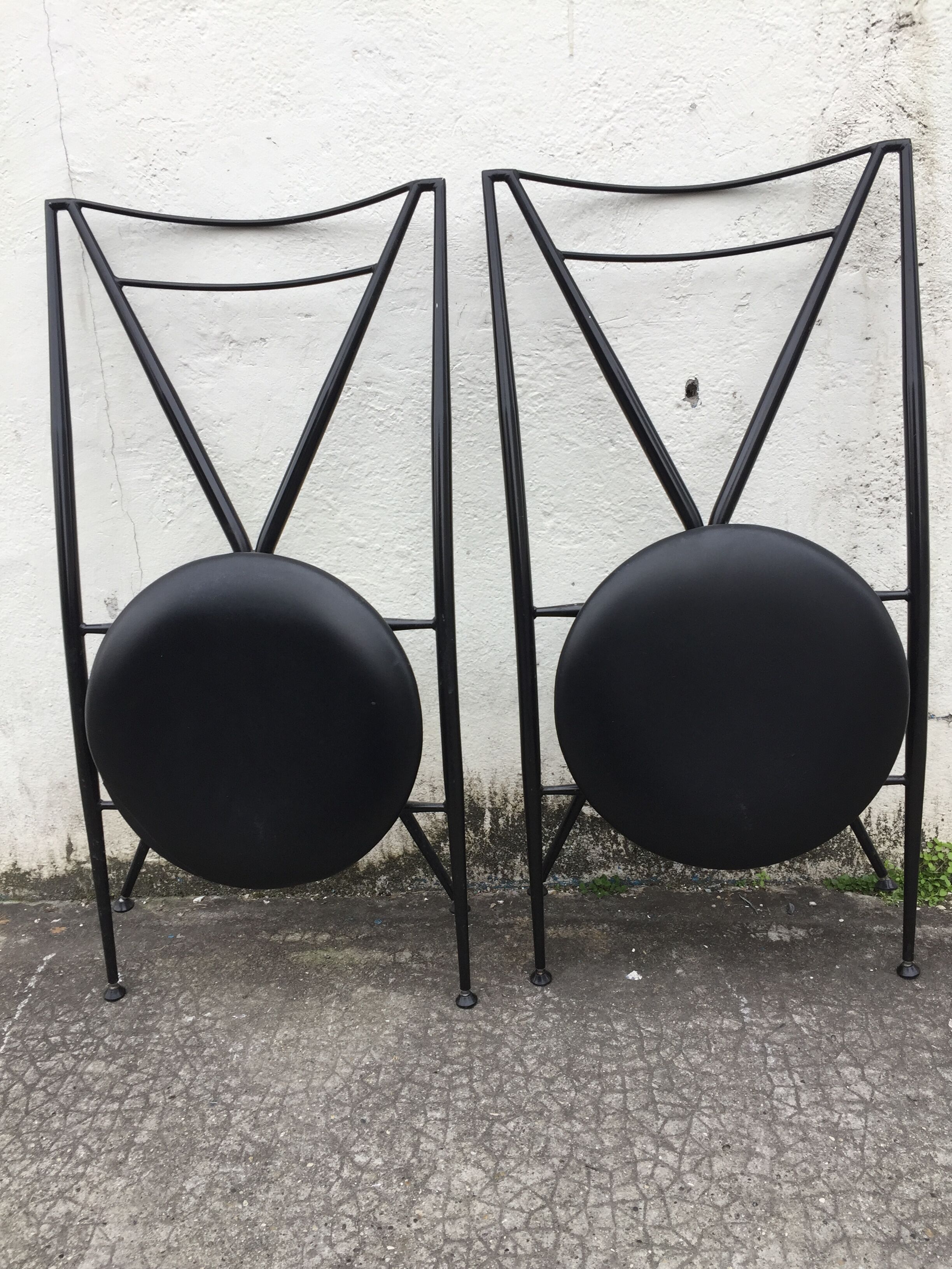 Folding chairs of the designer Hiroyuki Yamakado