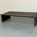 Table basse à lattes en bois et métal de style moderniste du milieu du siècle